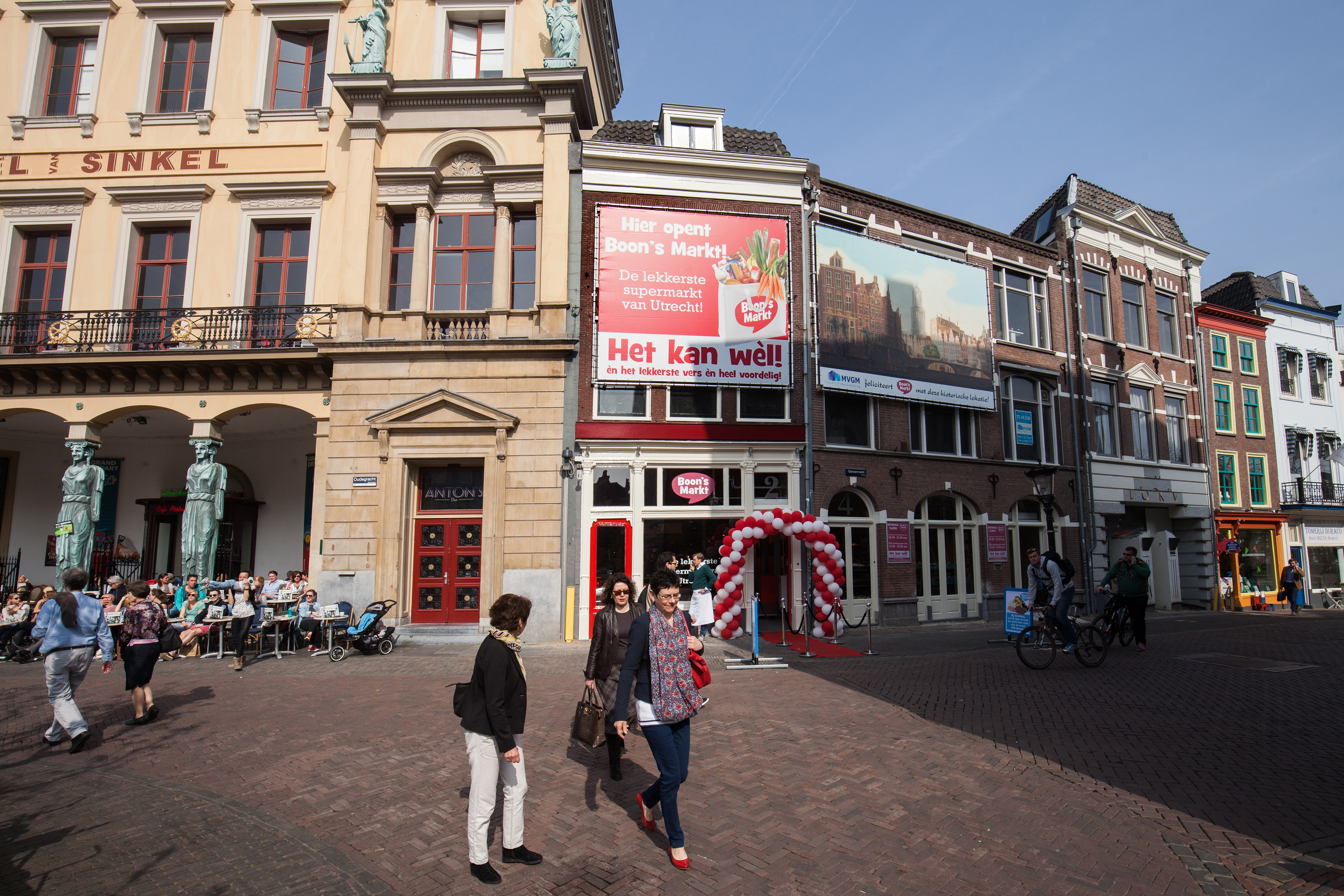 Een foto van de winkel vóór de opening