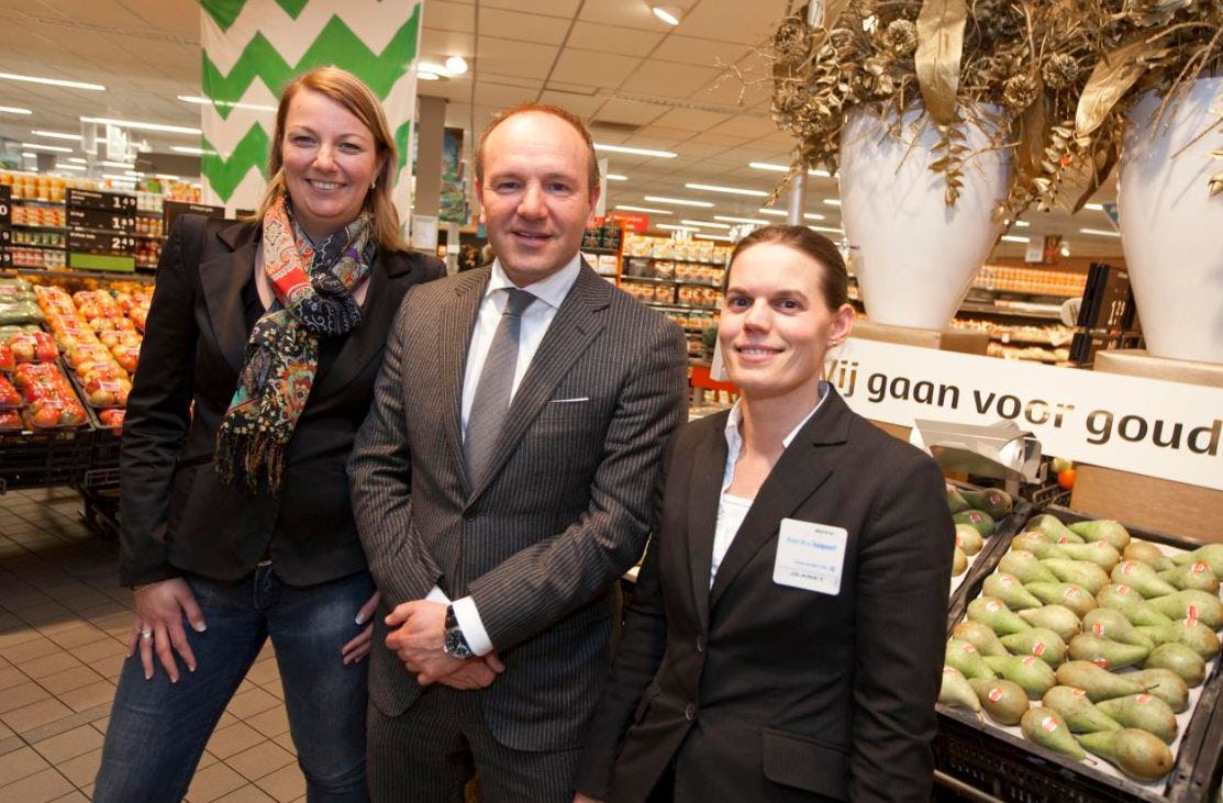 Edward Koornneef (midden) nog in een van zijn AH-vestigingen