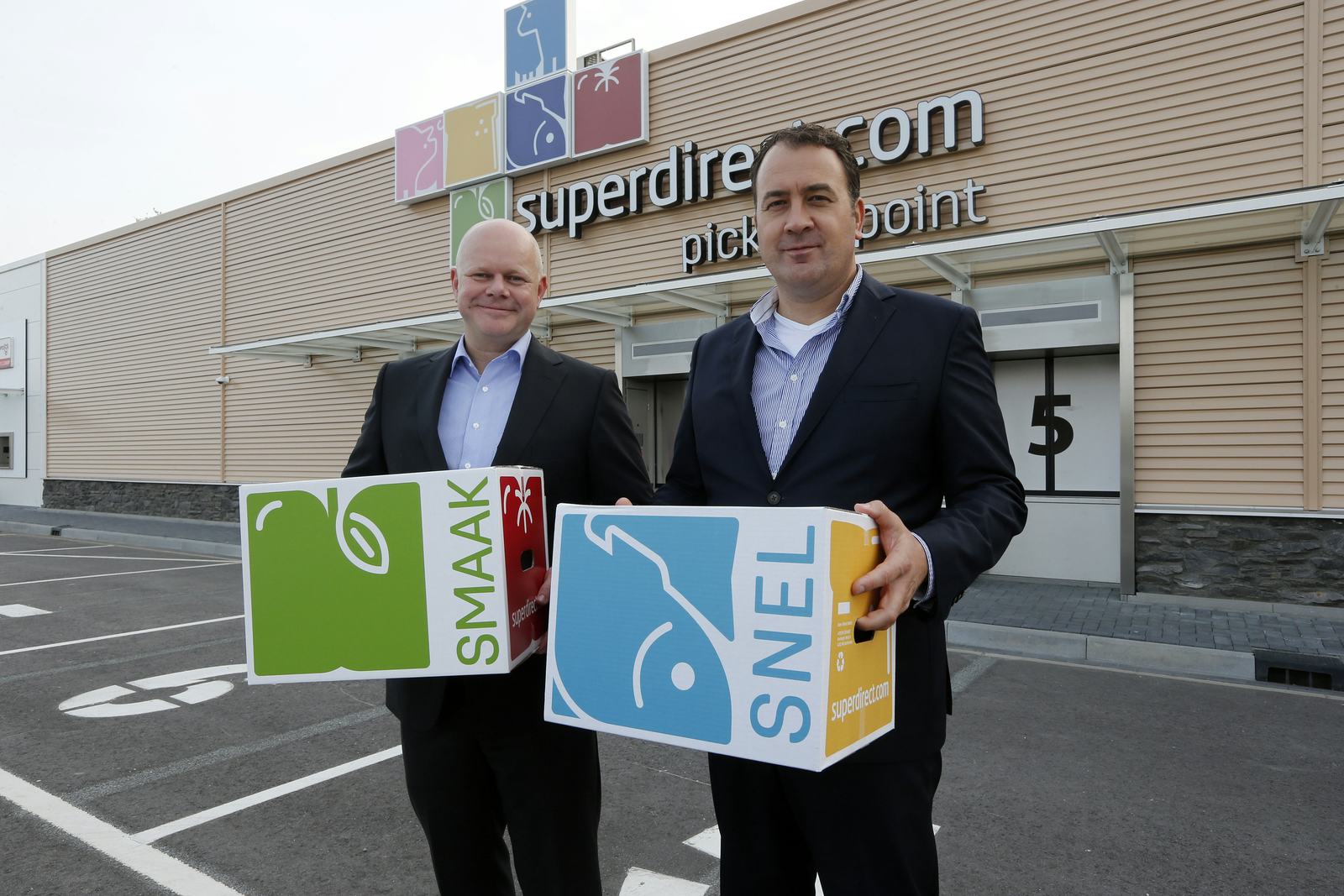 Henk Niemansverdriet (links) bij de lancering van Superdirect.com. Archieffoto: Bert Jansen