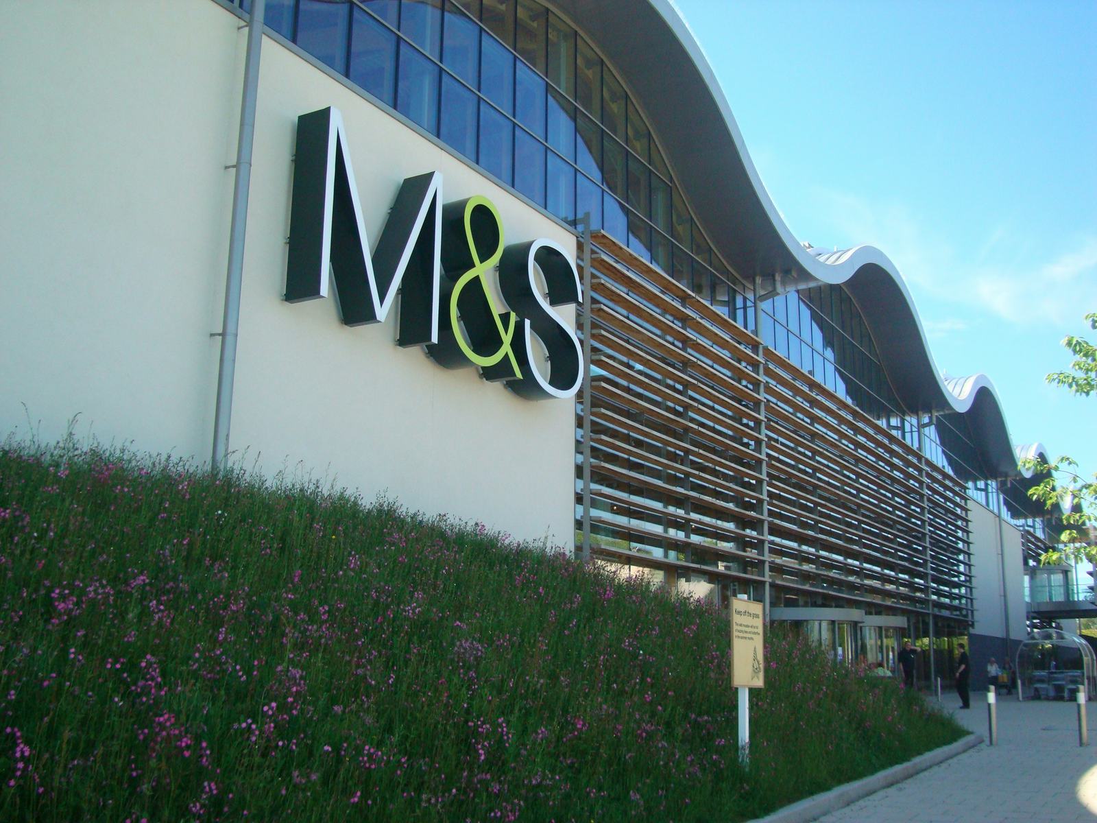 Eerste winststijging M&S sinds 2011