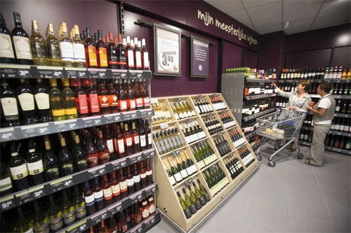 Blurring: supermarkten mogen als het aan de VVD ligt mogelijk in de toekomst wijnproeverijen organiseren.
