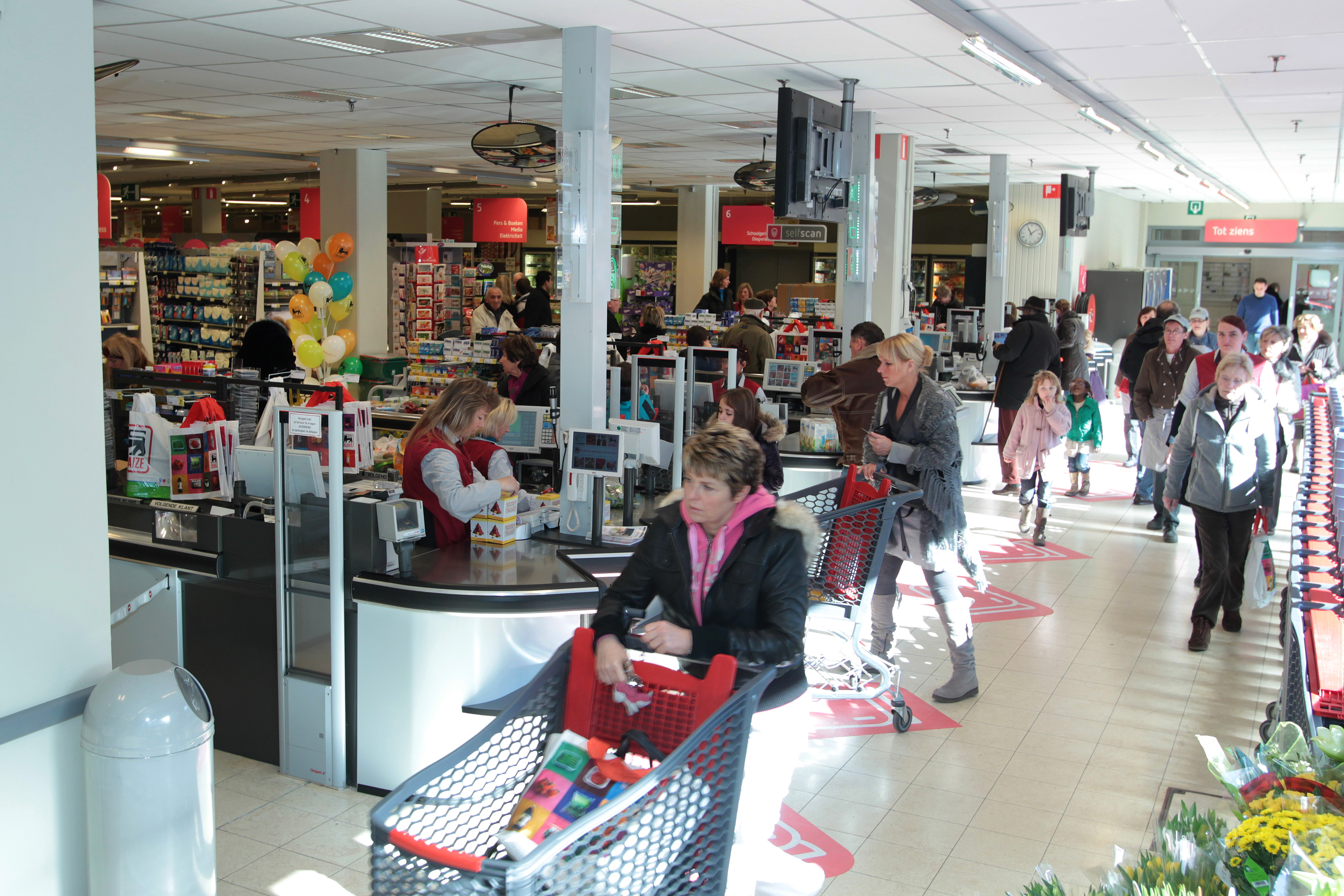 Een Delhaize-winkel. (foto Peter Roek)