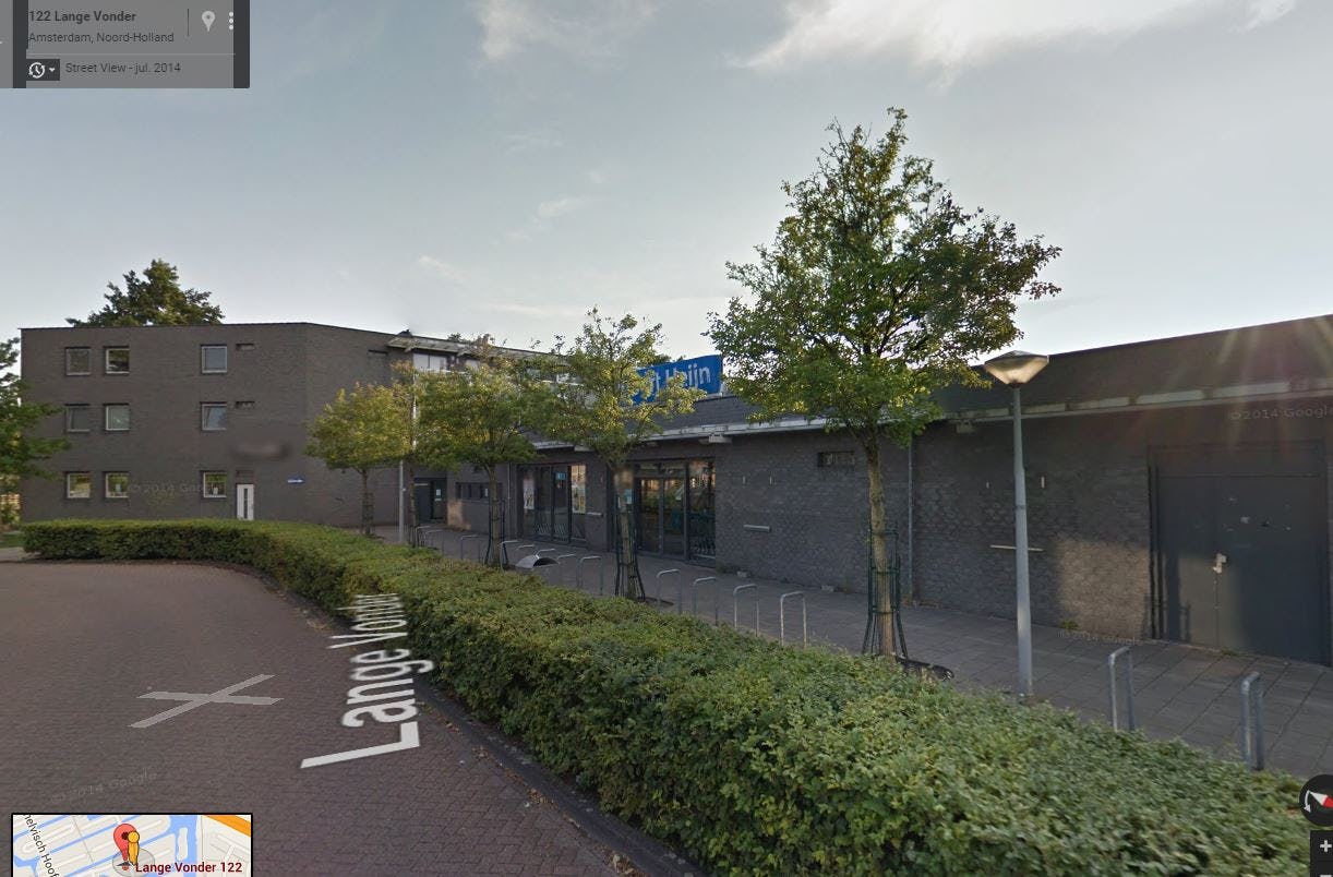 Het voormalige pand van AH aan de Lange Vonder in Amsterdam. Foto: Google Streetview