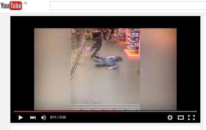 Video hoax: AH'er vloert dief met sliding