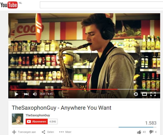 Muziekstudent André Schnura in de Arnhemse Coop. 