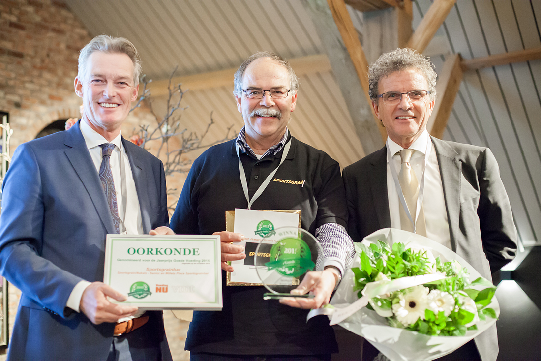 De winnaars met juryvoorzitter prof. Frans Kok(r). Foto: Voeding Nu/Nathan Strik