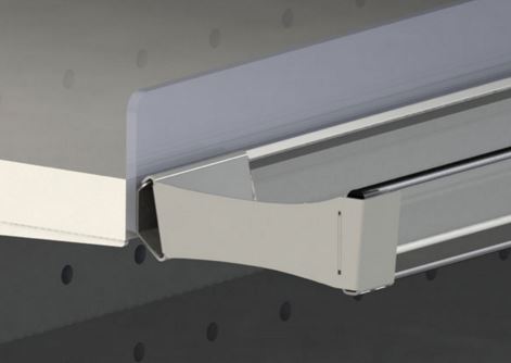 De speciale strips die er voor zorgen dat koude lucht niet uit de koeling wegstroomt. (Foto: Aerofoil Energy)