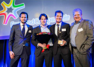 loris Habermehl (customer development director), Niek Janson (customer development director), Edwin Blom 
(director sales & shoppermarketing) en Jan van der Borst (customer development director) van FrieslandCampina.