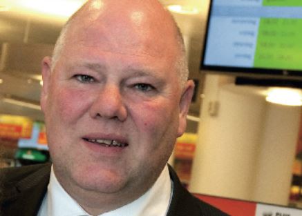 Fred Nijland bij de heropening van zijn Plus Nijland