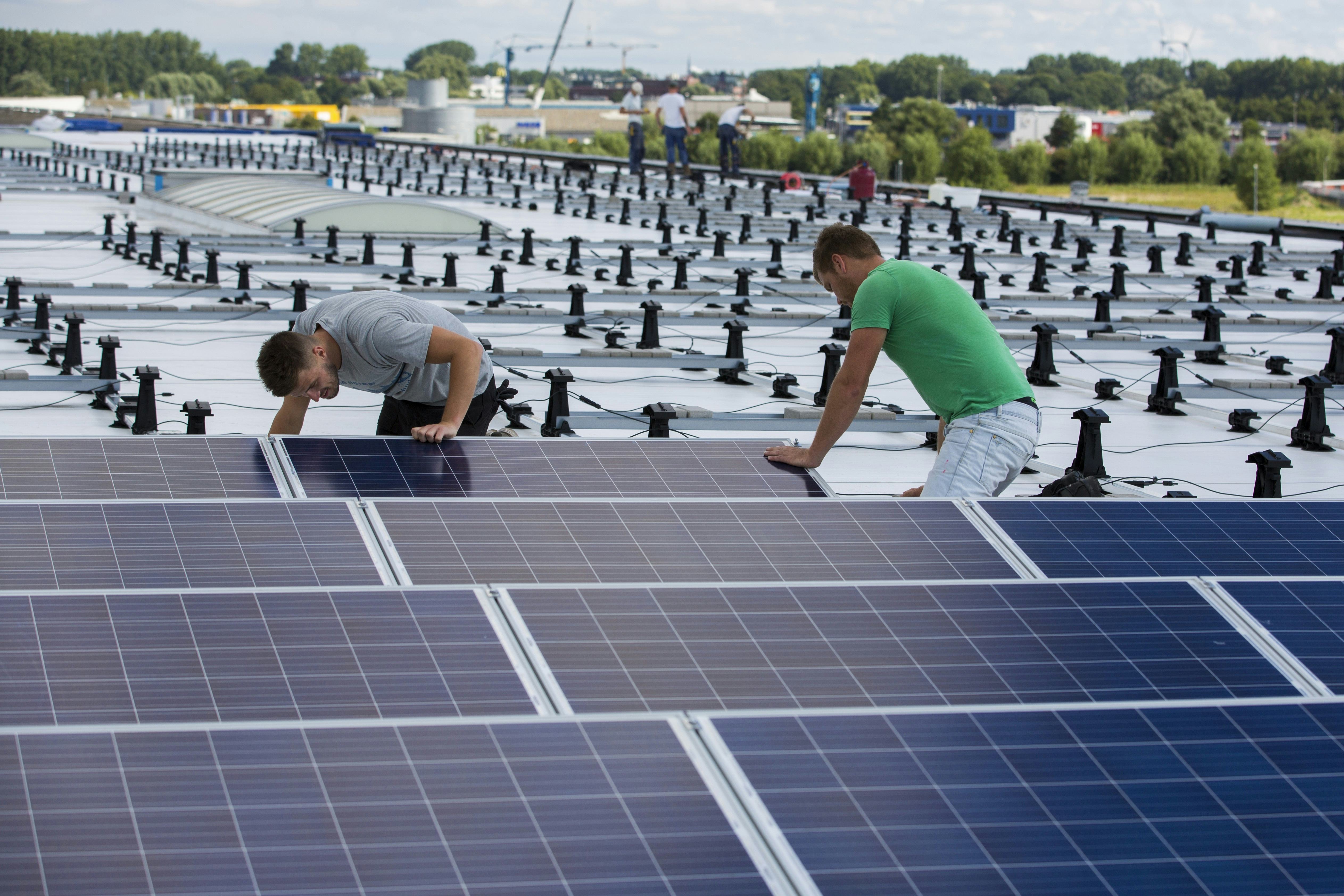 Archieffoto: Zonnepanelen op dak distributiecentrum Vomar in Alkmaar