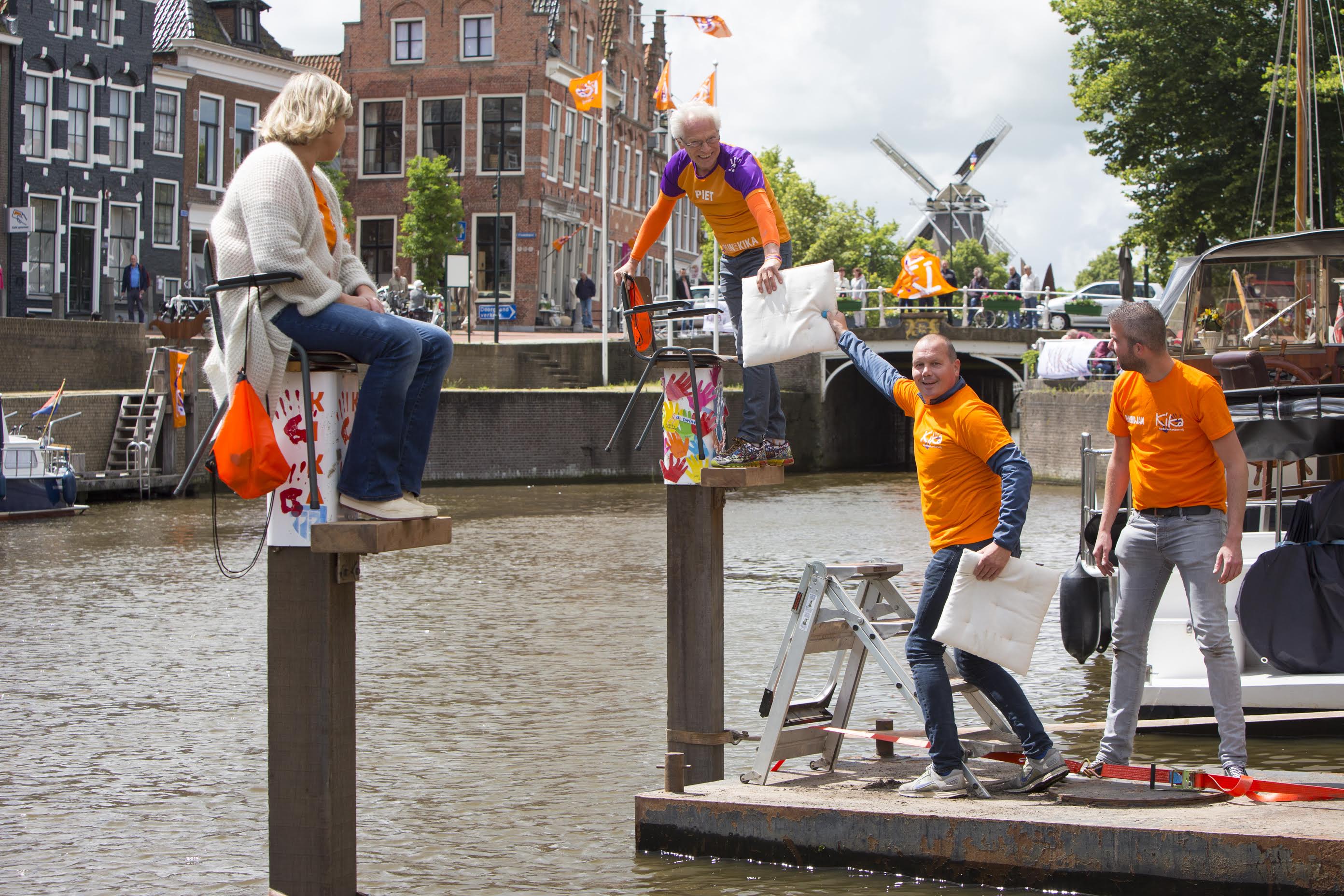 Titus Vogt (tweede van rechts) Houdt jaarlijks meerdere grotere evenementen in Dokkum. 