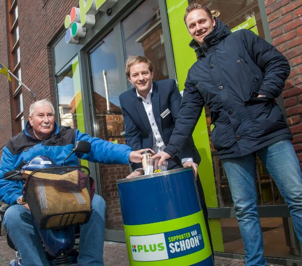 Vandaag zijn er bij 260 vestigingen van Plus afvalbakken geplaatst.