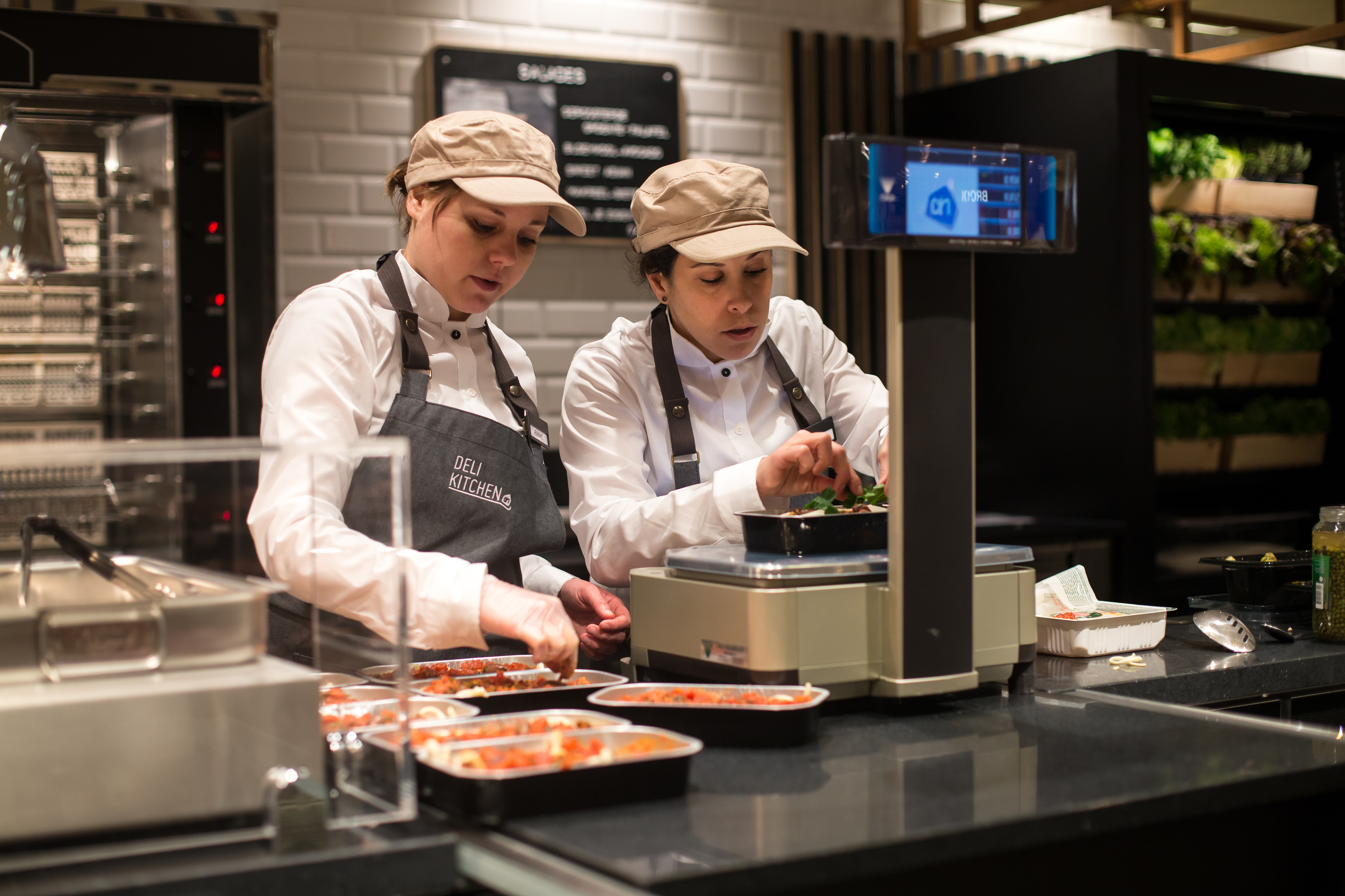 AMSTELVEEN, 23 FEB 2017: Albert Heijn opent vrijdag aanstaande twee nieuwe modules, om te beginnen bij de AH XL op het Gelderlandplein: een Bakery Café en een Deli Kitchen. © 2017 SEBASTIAAN ROZENDAAL