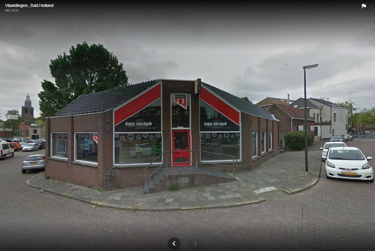 De voormalige boekhandel waar de sociale supermarkt zich vestigt. Foto: Google Streetview