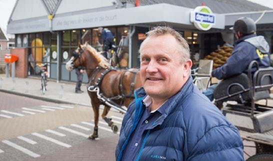 Henk Hoeve kon dankzij crowdfunding van start met zijn Dagwinkel in Gasselterijveen. Foto: Jan Willem van Vliet