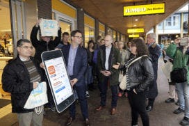 FNV lanceerde vorig jaar bij Jumbo Den Blanken in Amersfoort de mobiele app Supermarkt toeslagcheck. De app berekent wat iemand misloopt aan toeslagen. 