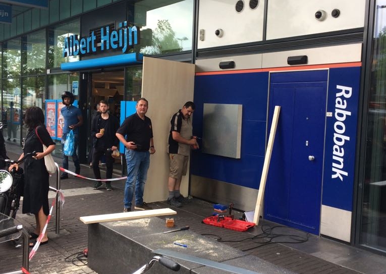 Archieffoto van een plofkraak bij een AH. Foto: JT