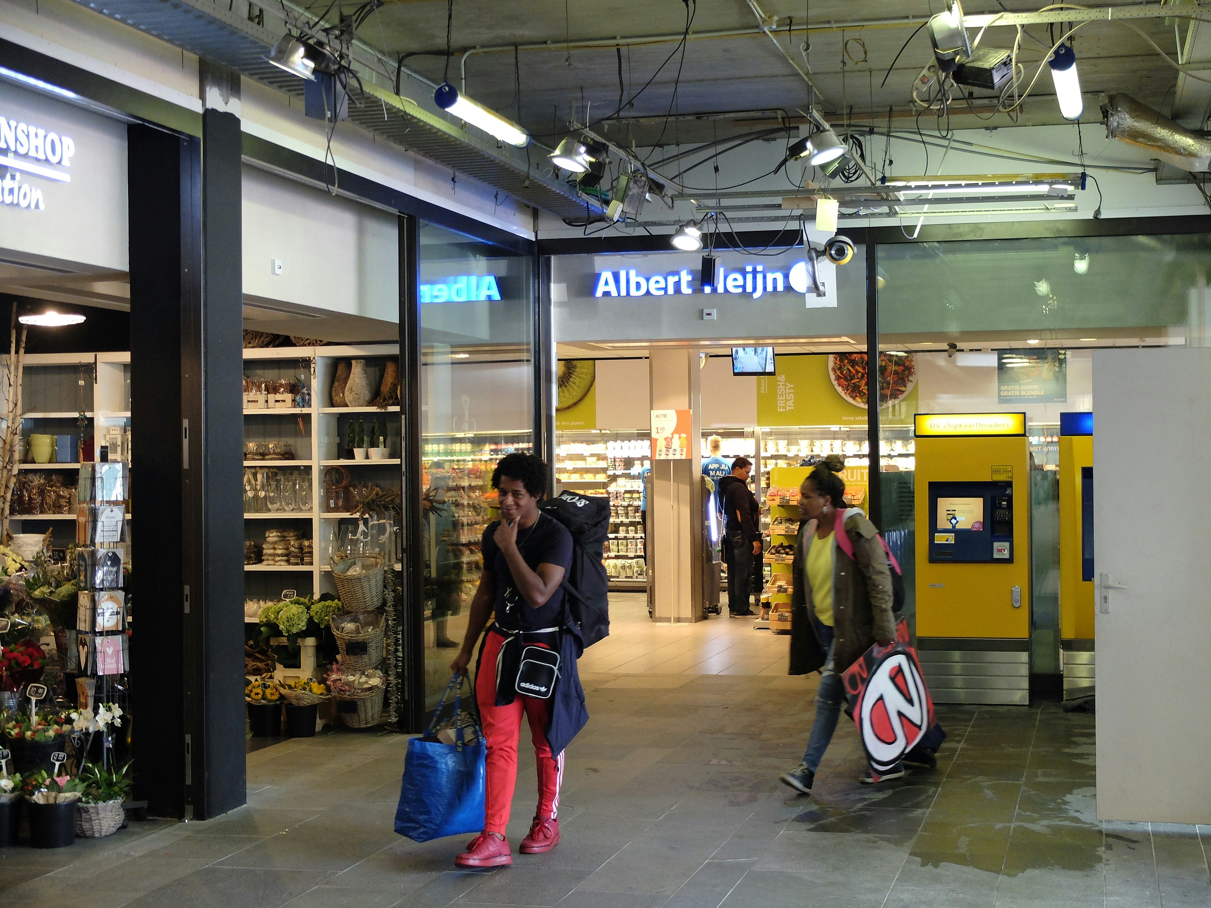 Een stationssupermarkt van Albert Heijn.