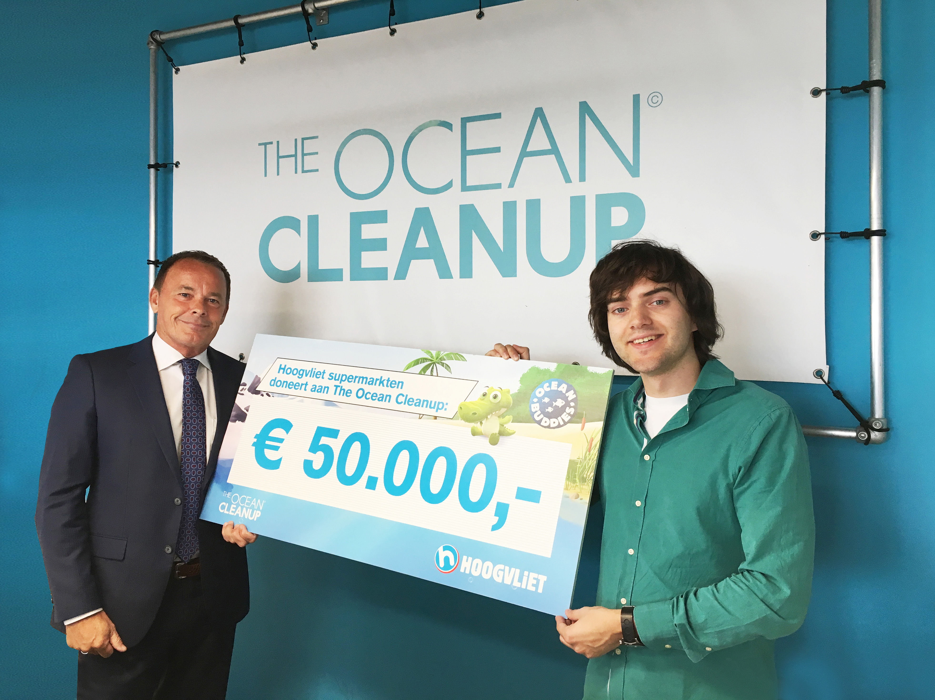 Links Siep de Haan (Hoogvliet) en rechts Boyan Slat (The Ocean Cleanup)