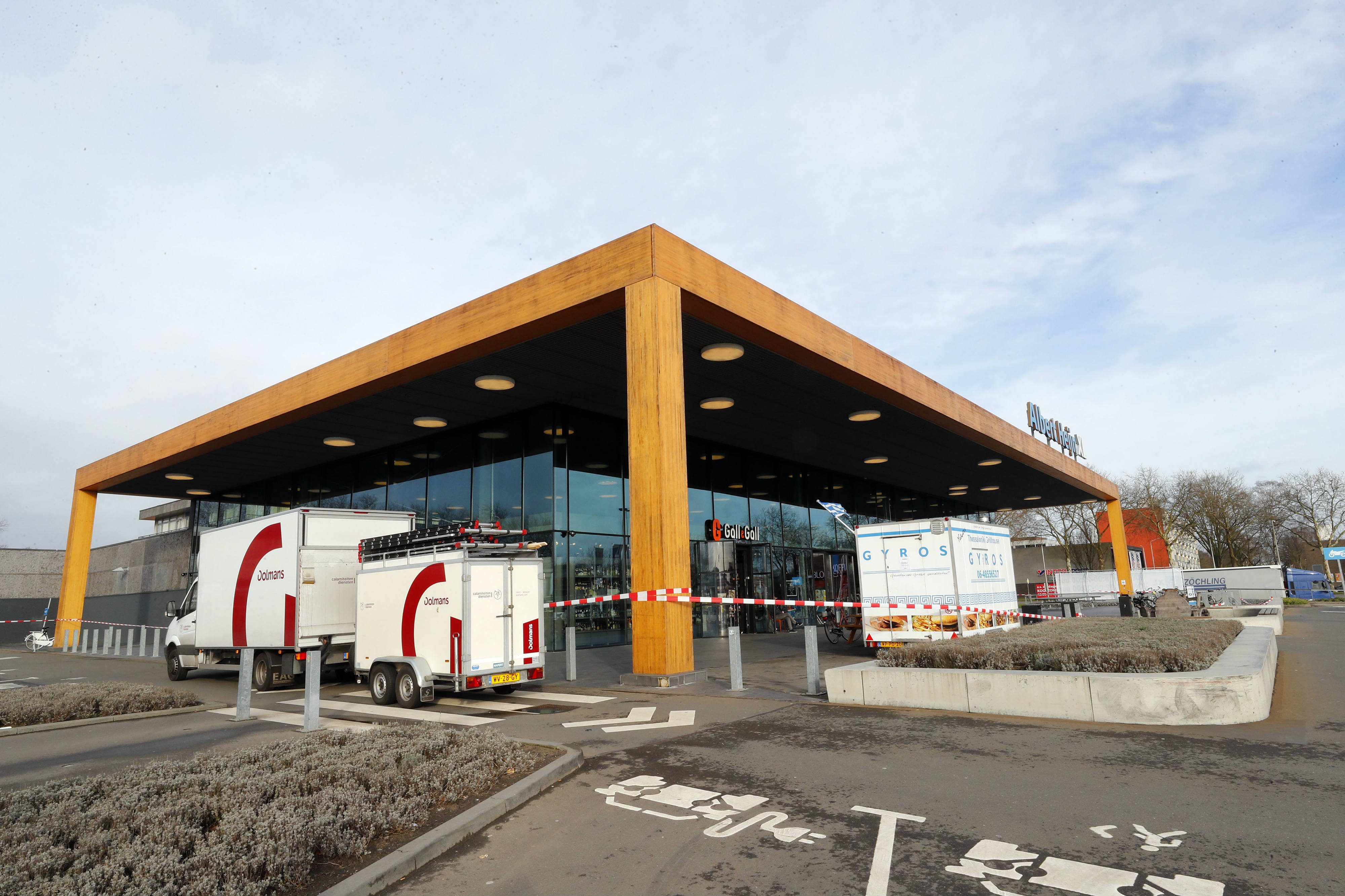 De Eindhovens AH XL is tot woensdag dicht na een brand. Foto: Bert Jansen