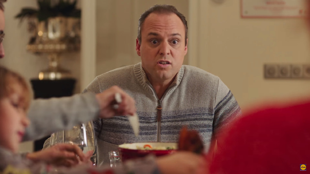 Screenshot uit de Frans Bauer-reclame van Lidl