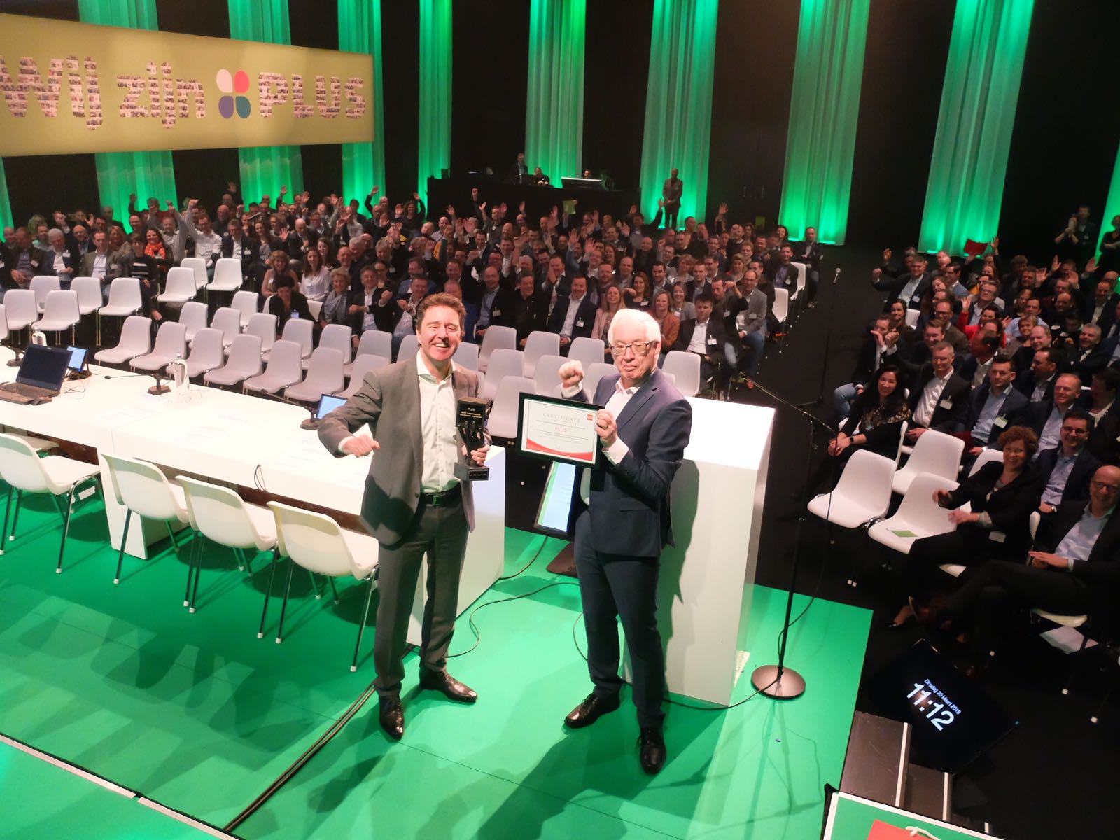 In 2018 nam Eric Leebeek namens Plus de hoofdprijs in ontvangst uit handen van Joop Holla. Foto: Distrifood