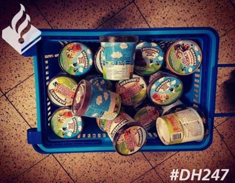 Vrouw krijgt maand cel voor het stelen van 24 bekers Ben & Jerry's ijs. Foto: Facebook/Politie Westveen Zuidplas