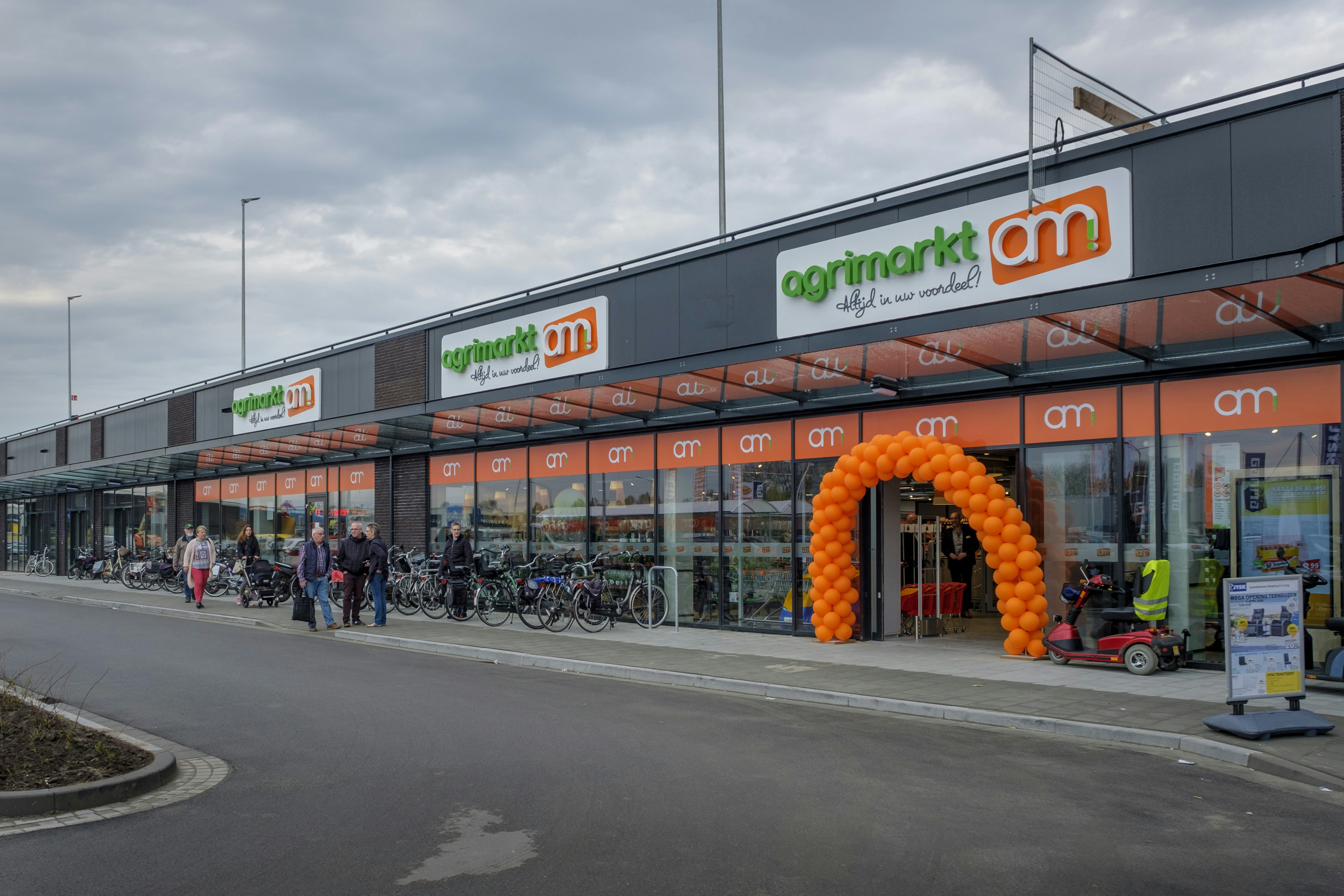 (C) Roel Dijkstra / Joep van der Pal



Terneuzen - opening Agrimarkt - Kennedylaan