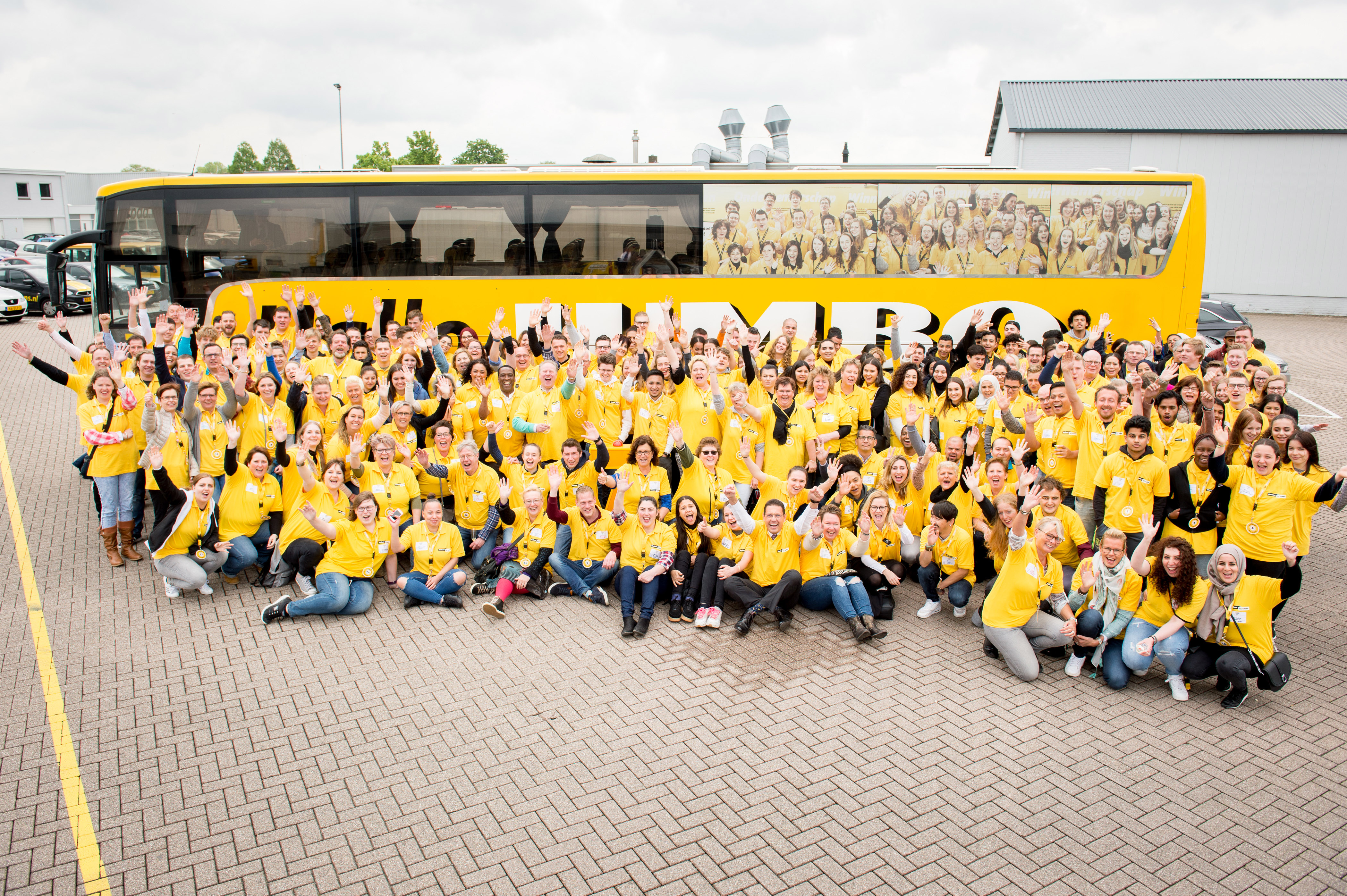 Het winkelteam van de nieuwe Foodmarkt  
