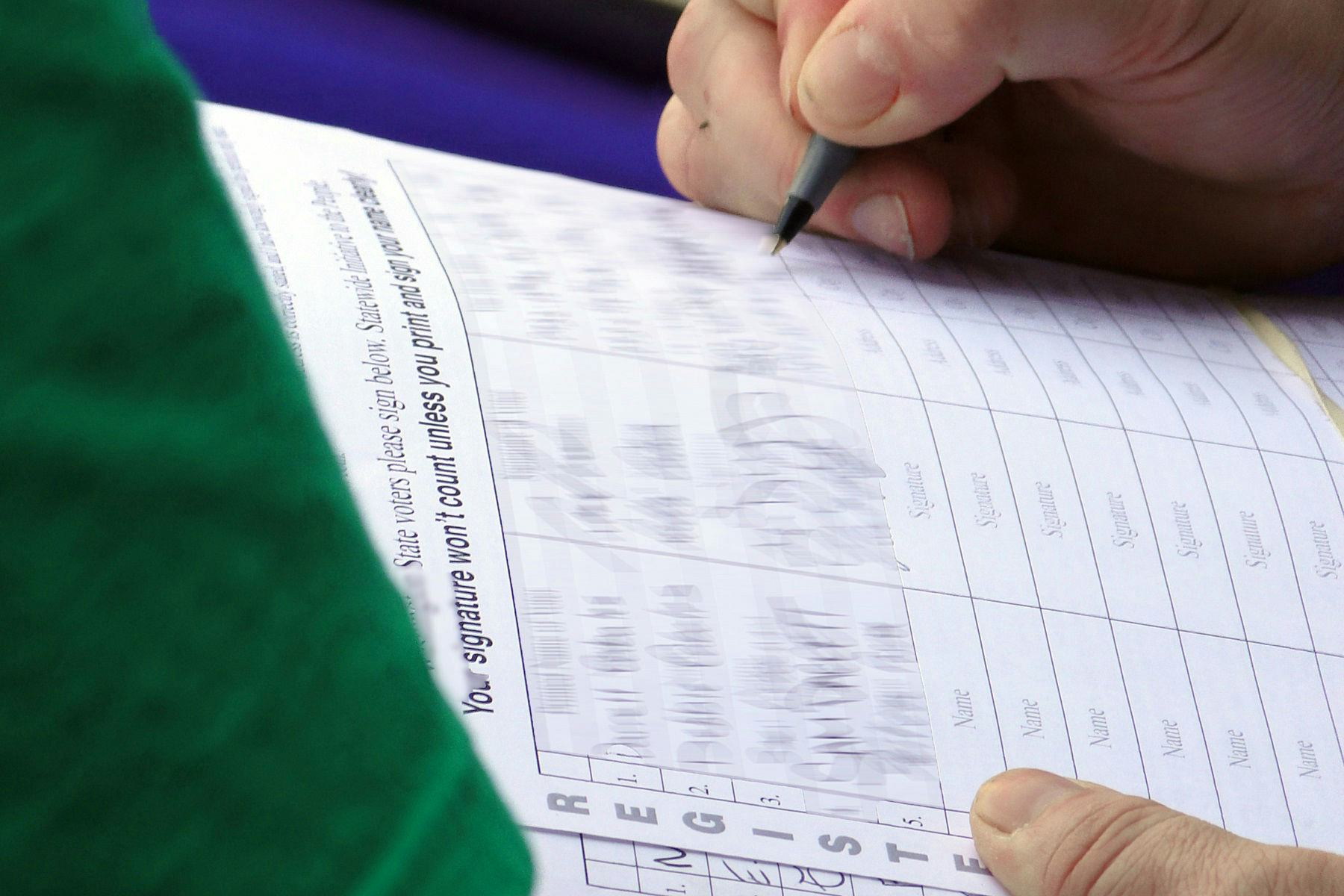 Werkneemster start petitie onder klanten om ontslag te voorkomen