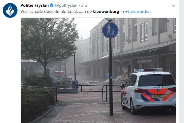 De door de plofkraak  getroffen AH. Foto: Politie Leeuwarden/Twitter