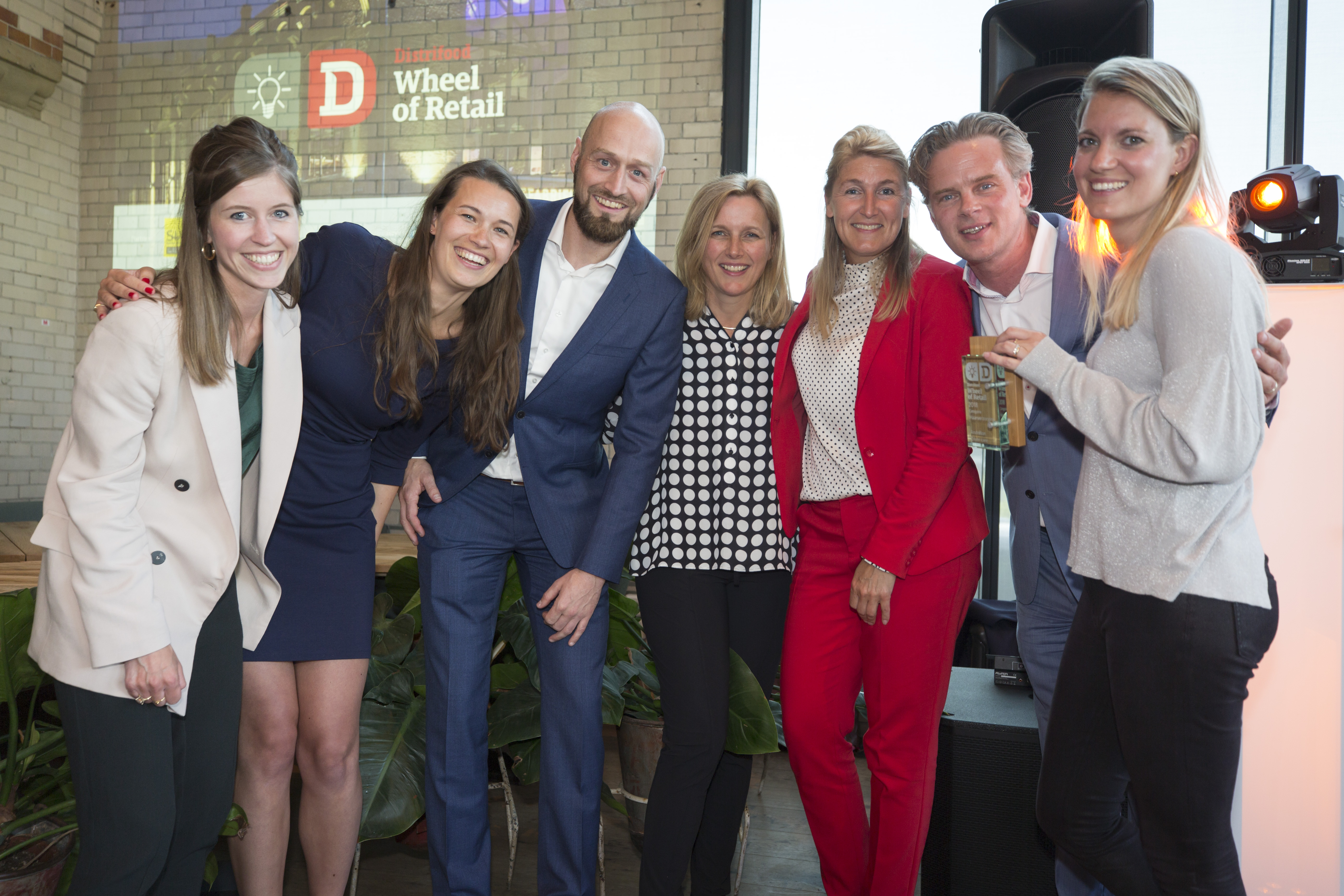 V.l.n.r.: Juline Nijhout (categorymanagement Haar), Fleur Oste (brand manager Andrélon), Tijs van Olffen (business operations leader Personal Care), Renee Kooijman (brand manager Andrélon), Therese Jutte (key account manager Personal Care), Pieter van Soest (sales director Personal Care) en Fleur Polman (marketingmanager Haar en Baby).