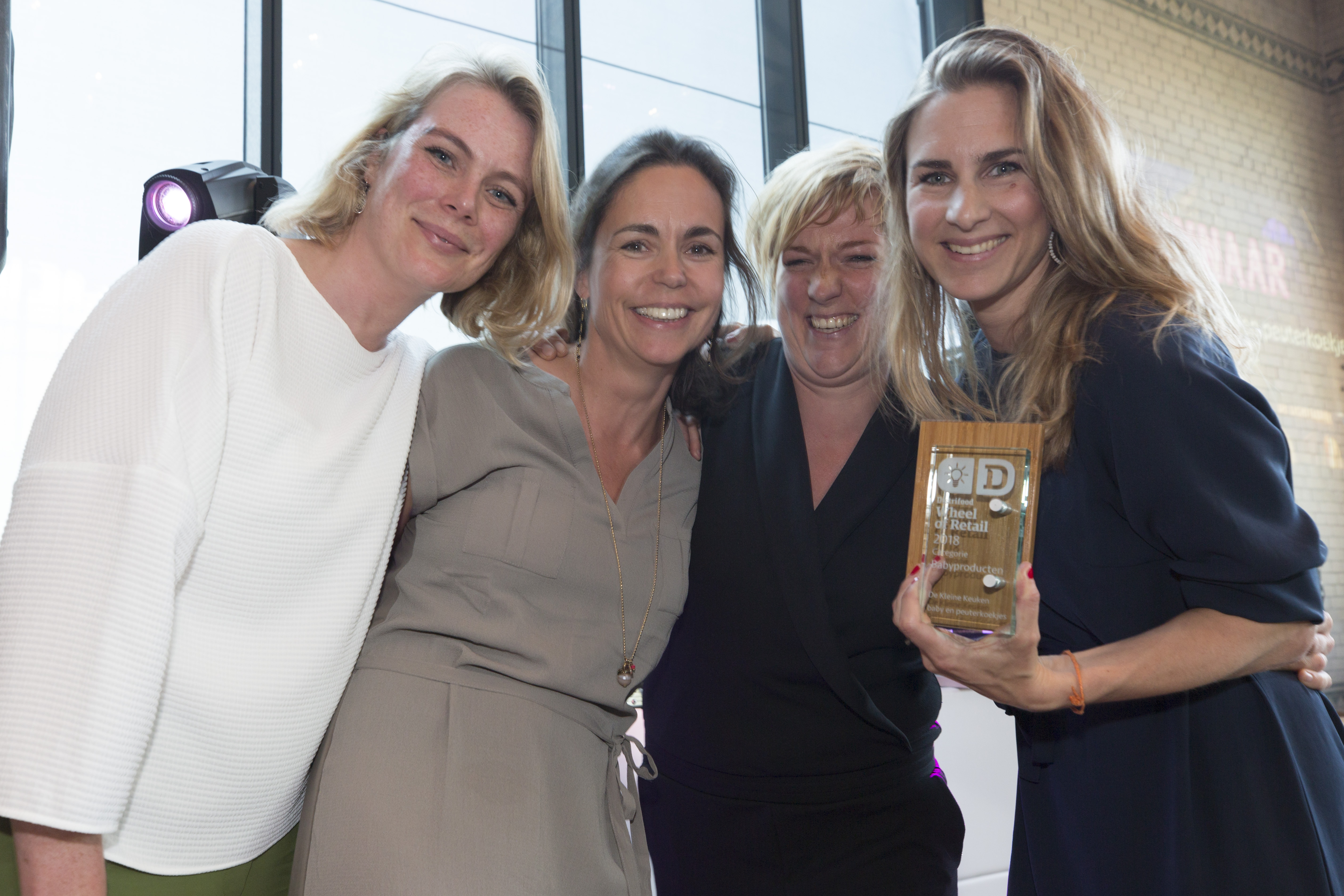 V.l.n.r.: Linda Hoek (Sales), Anne Jansen Schuiling-Zorn (Communicatie & Evenementen), Cyanne Joosten (Logistiek) en Kirsten Toeset (oprichter, Innovatie & Strategie). Niet op de foto: Rosanne Wolfsen (innovatie- en kwaliteitmanager).