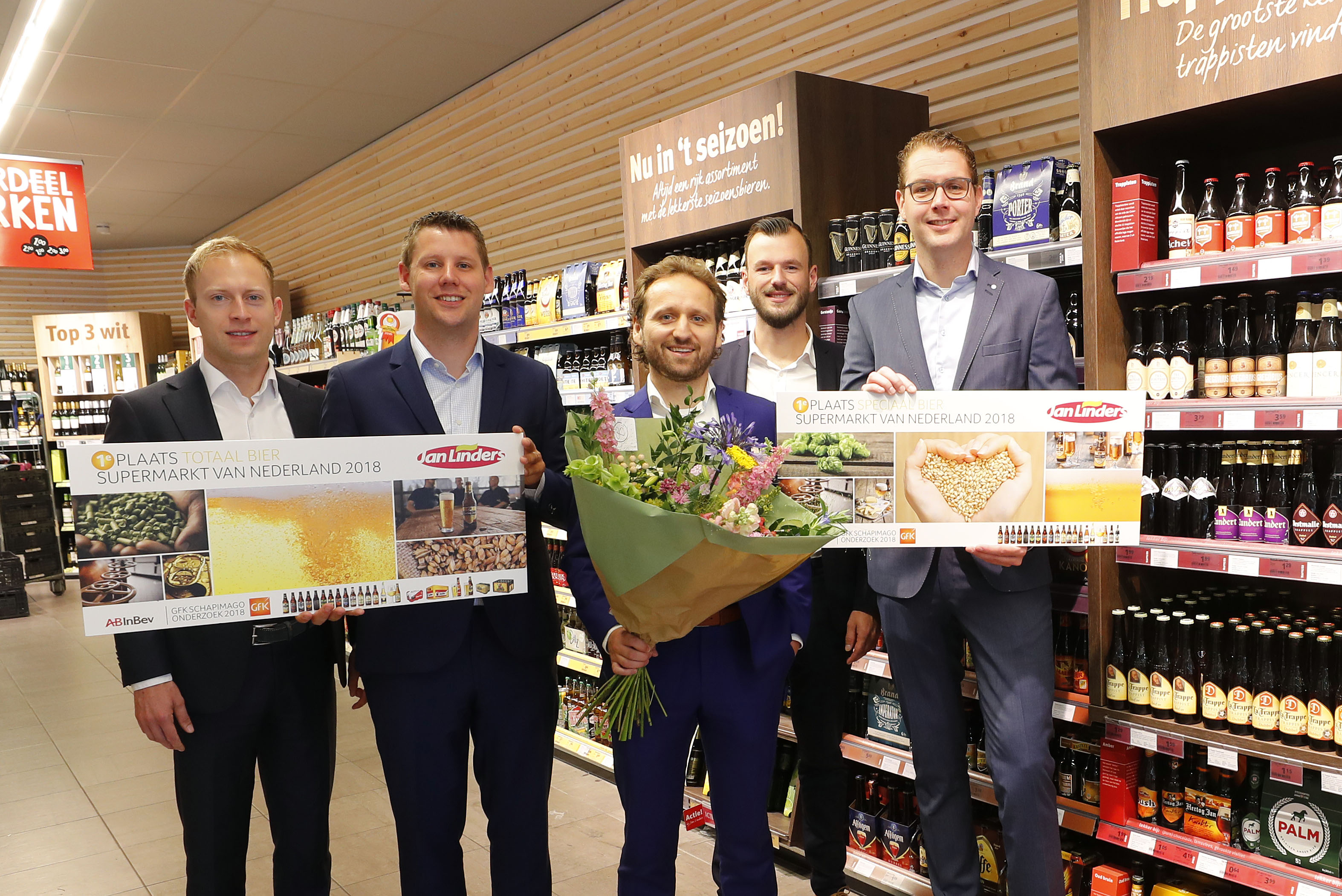 Vlnr: Mark Nijdam (AB-InBev), Thomas Heijnen (Jan Linders), Richard Versleijen (Jan Linders), Pim de Beer (AB-InBev) en Koen Fleuren (Jan Linders).