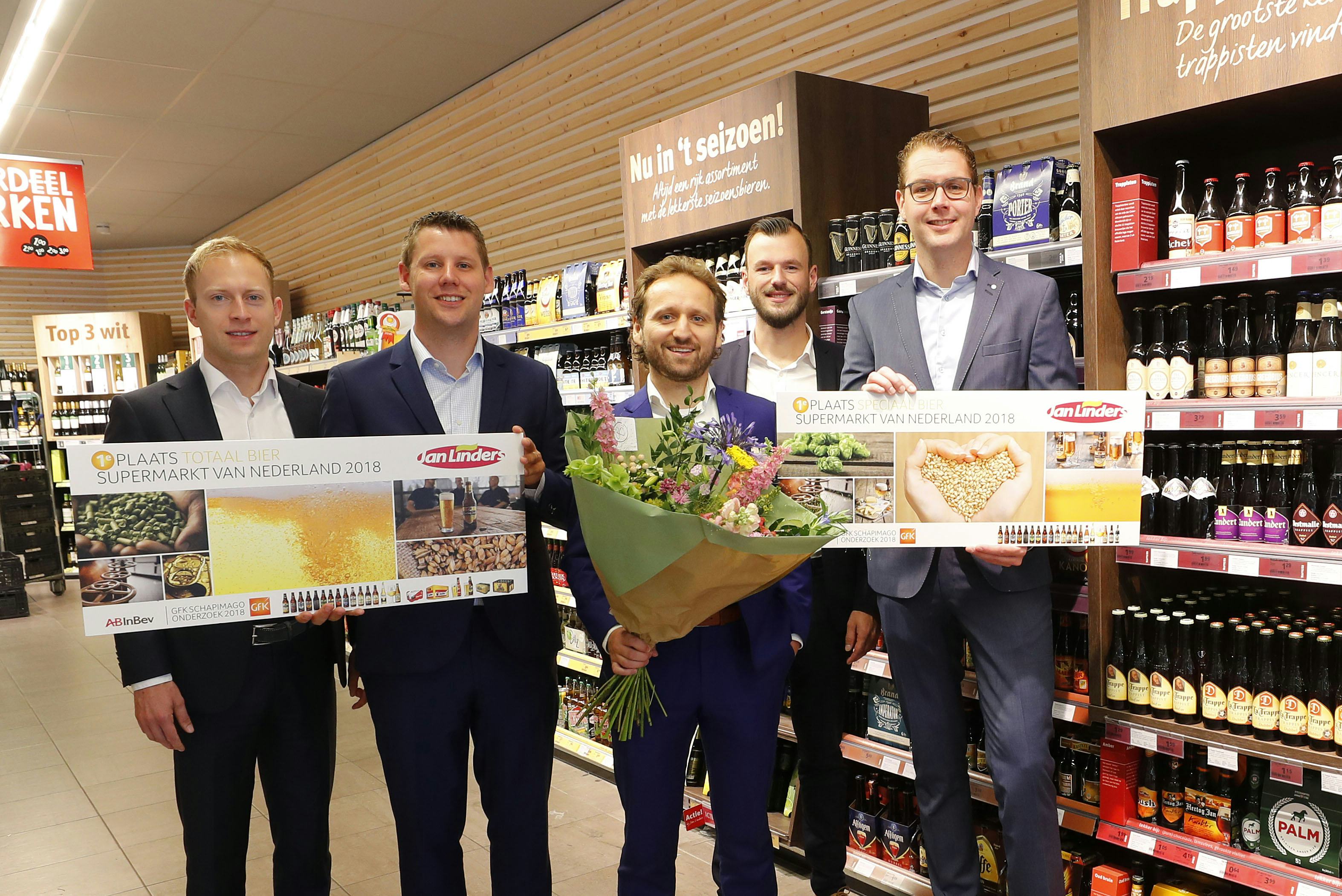 Vlnr: Mark Nijdam (AB-InBev), Thomas Heijnen (Jan Linders), Richard Versleijen (Jan Linders), Pim de Beer (AB-InBev) en Koen Fleuren (Jan Linders).