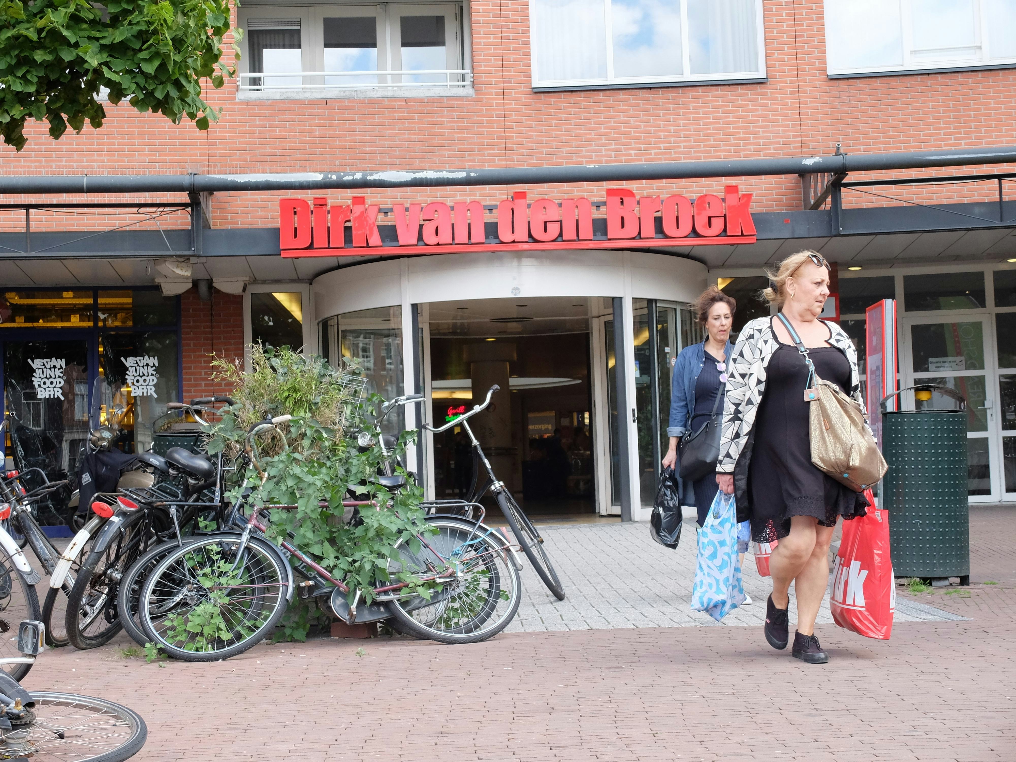 Dirk-klanten geven Voedselbank 30.000 items