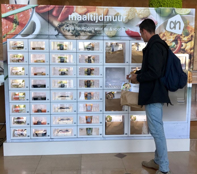 De Maaltijdmuur op AH's hoofdkantoor in Zaandam, juli 2018. Het was een project van de Food Rebels.