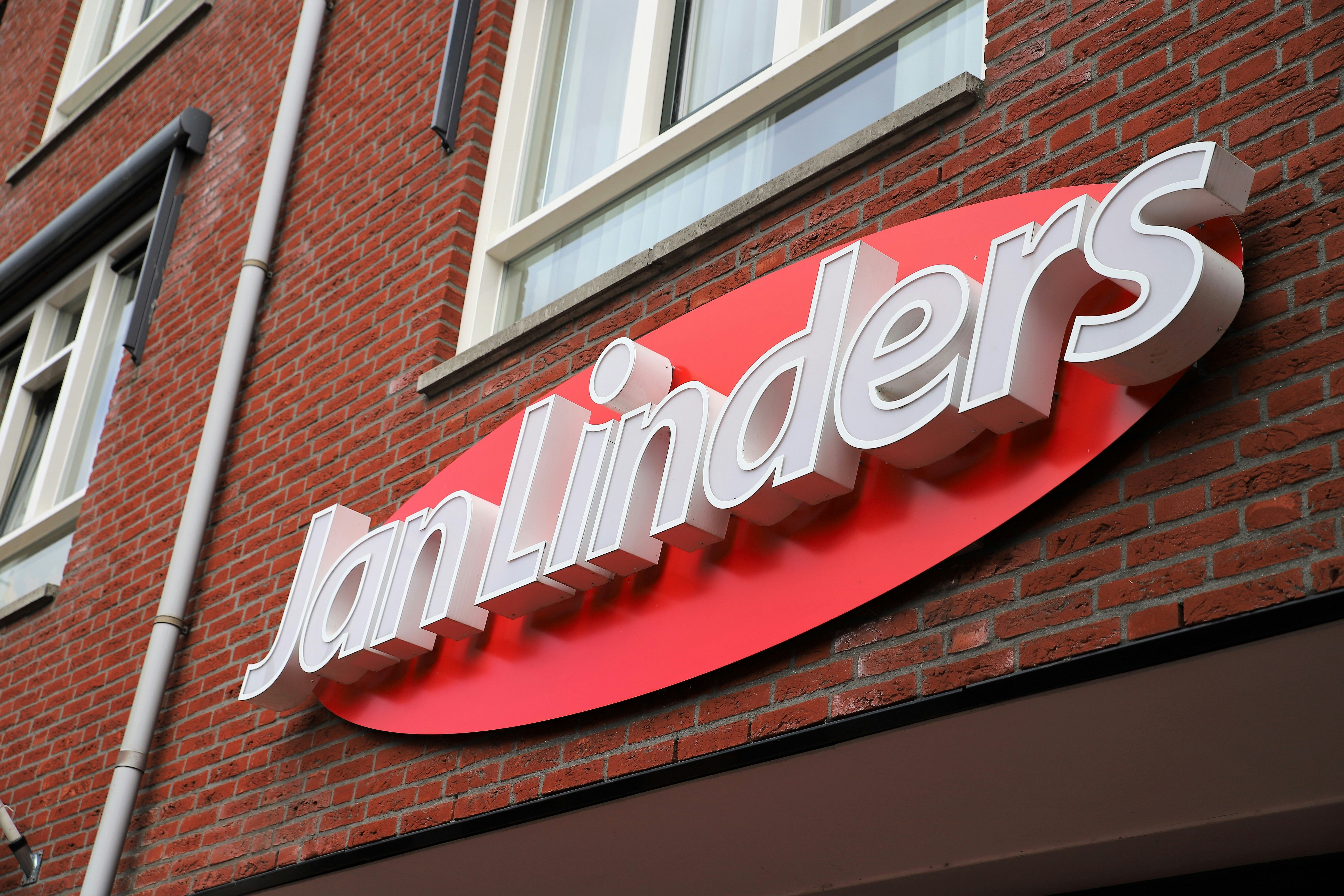 Jan Linders opent 61e supermarkt in Bunde