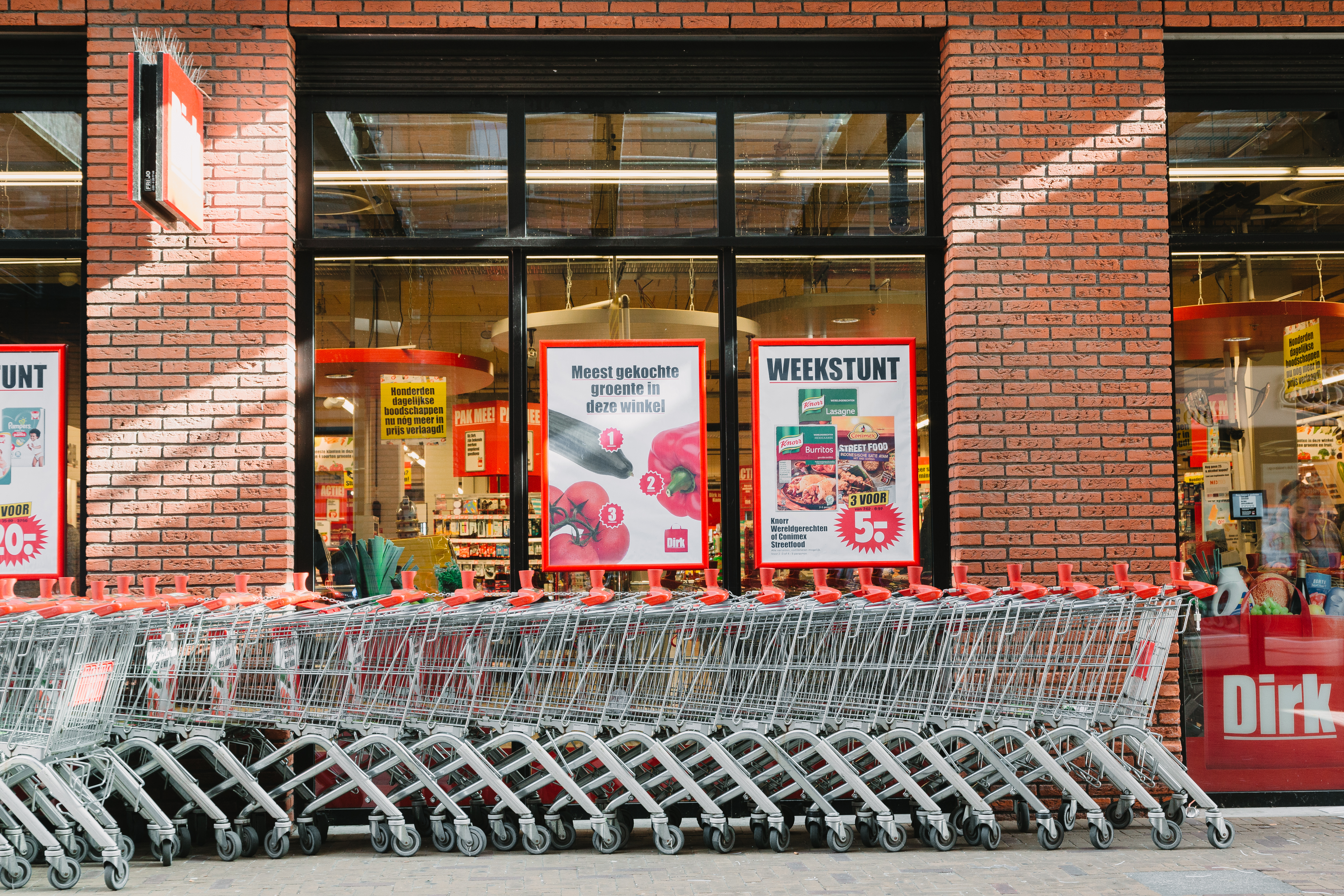 Food Data: Dirk haalt Plus in met knalaanbiedingen