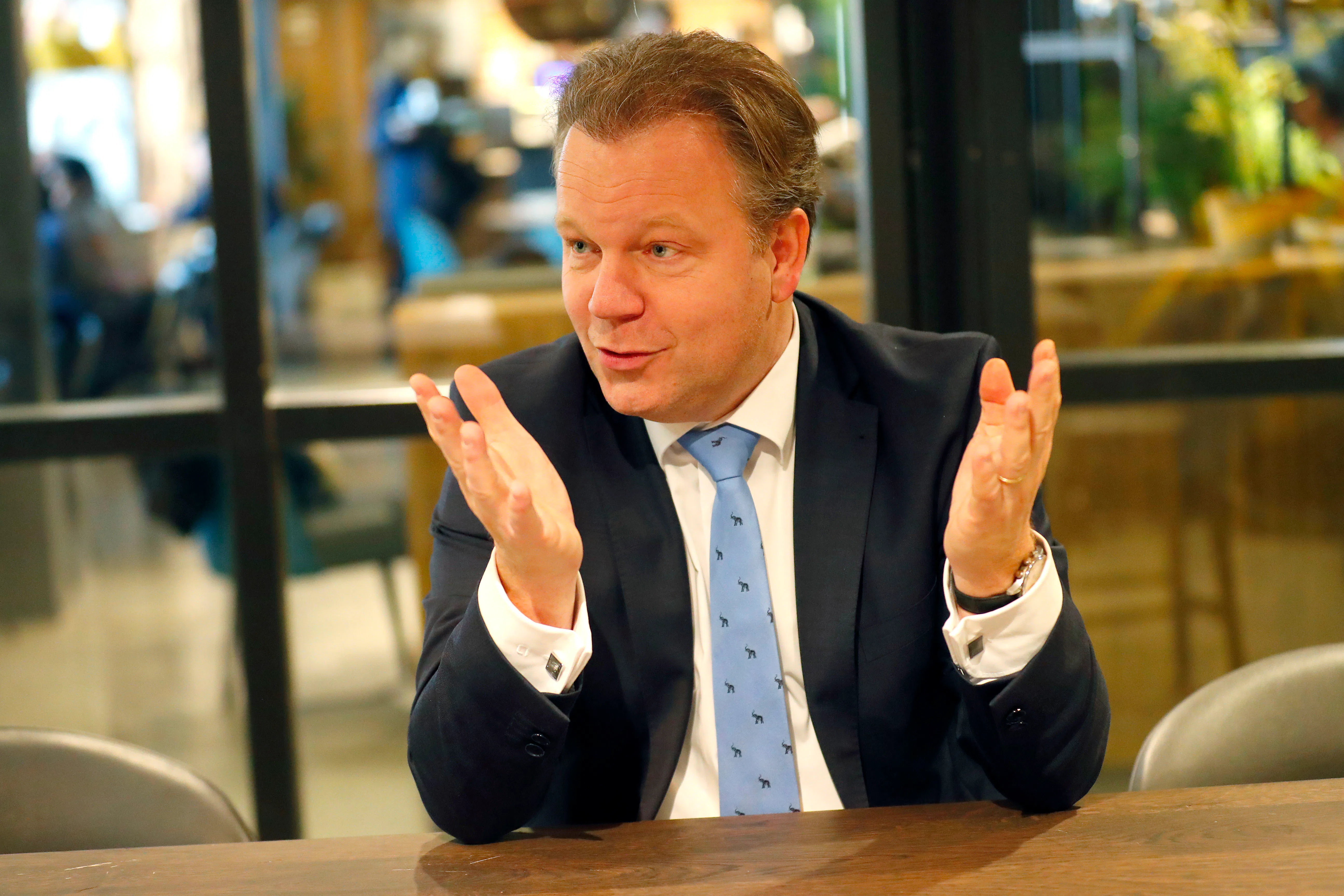 Corona: Jumbo-cfo Van Veen uit kritiek op AH