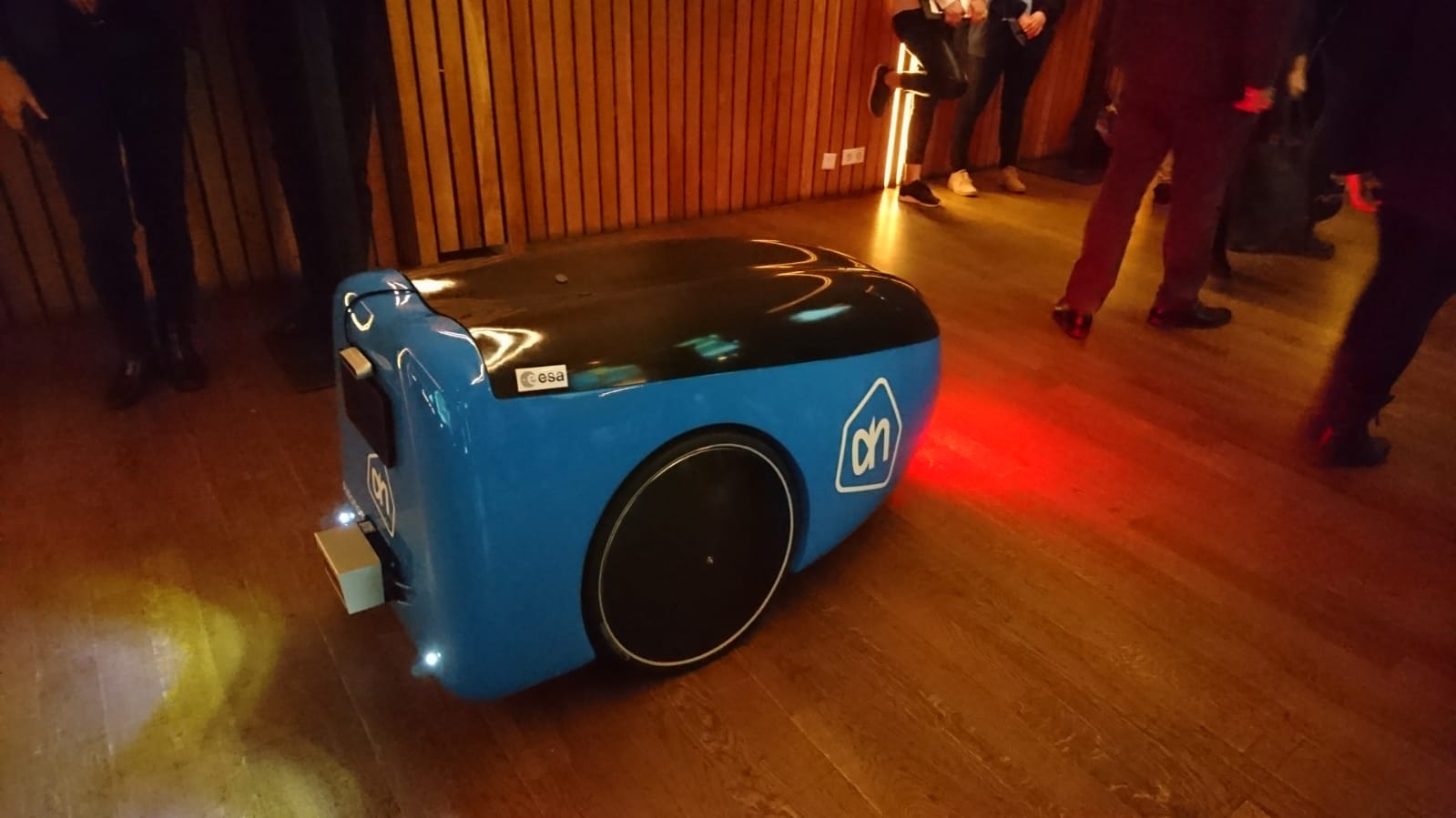 AH's bezorgrobot tijdens de presentatie van Machiel Tiddens, AH Online (maart 2019).