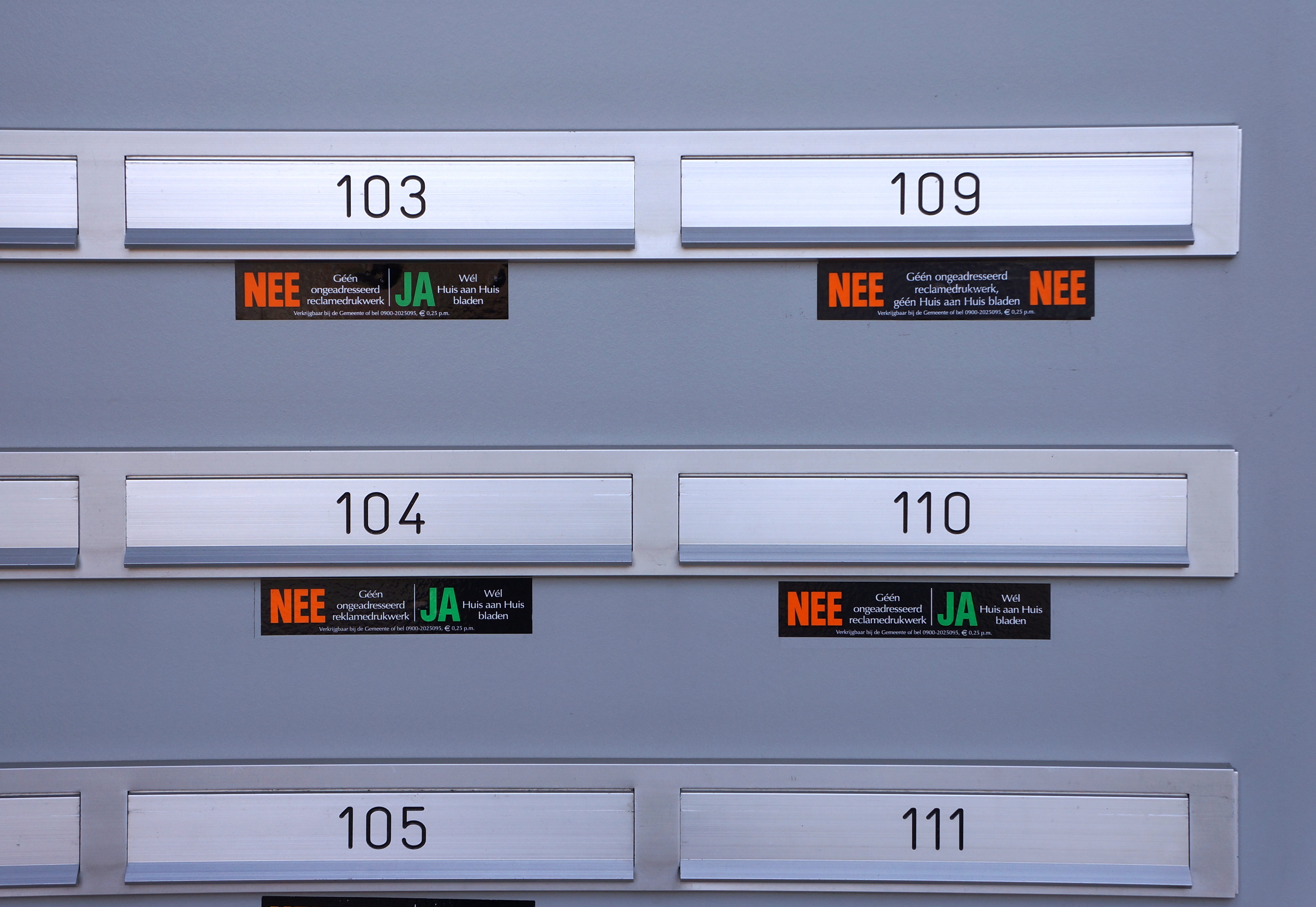 Folders in brievenbus zonder sticker: wie is de overtreder?