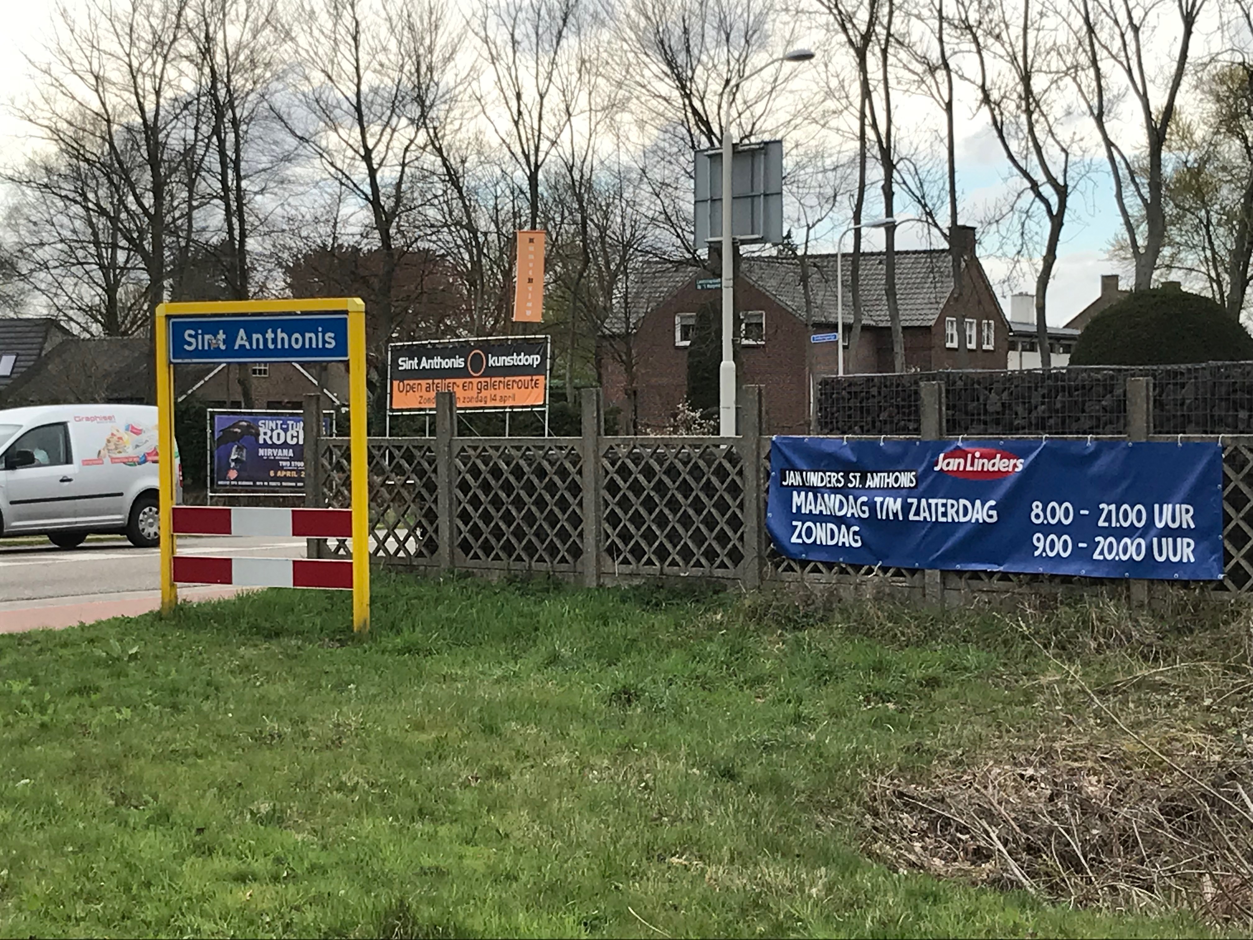 Jan Linders zet in Sint Anthonis bus in