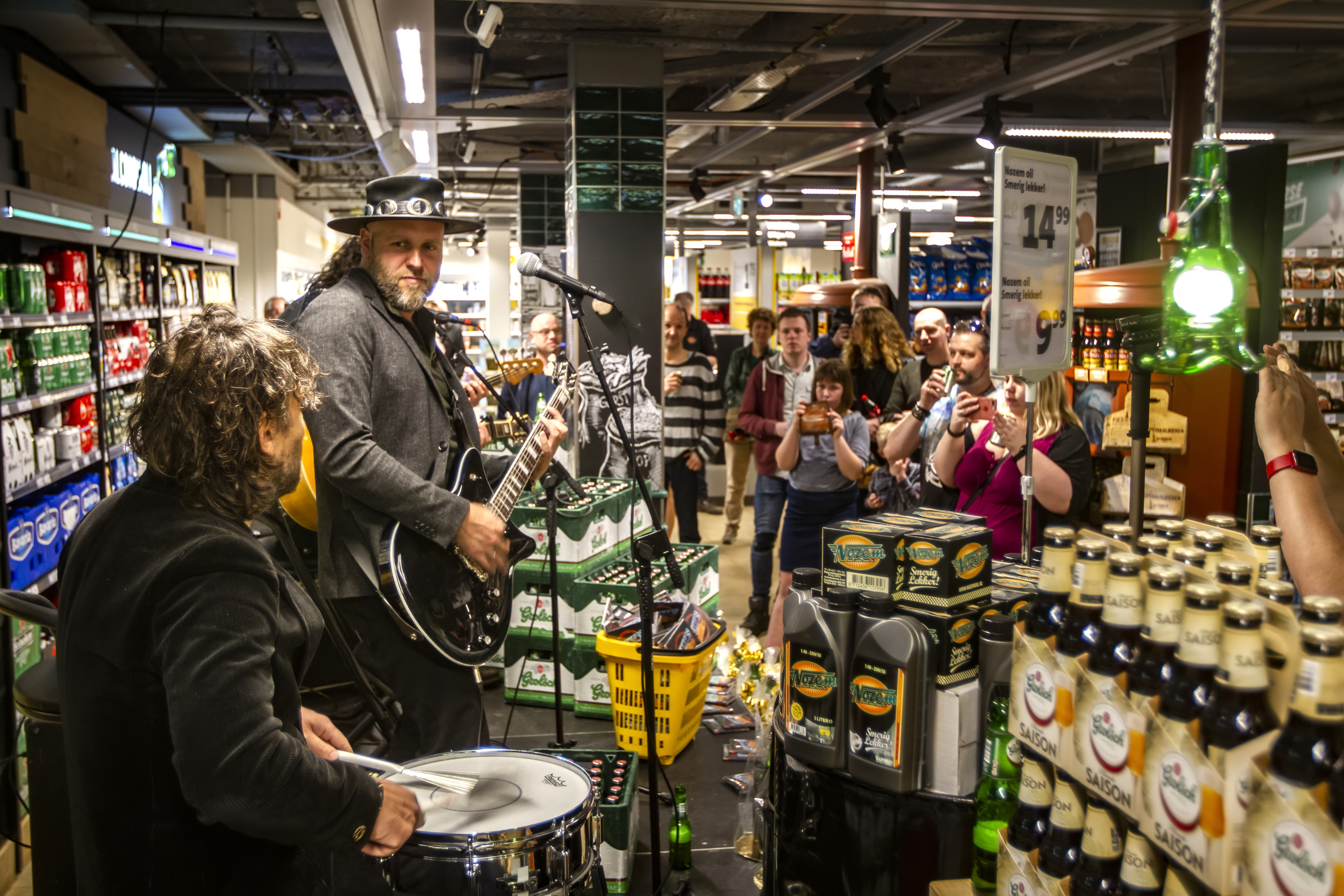 Bökkers treedt op bij Jumbo Leussink in Haaksbergen. Foto: Ronald Hissink