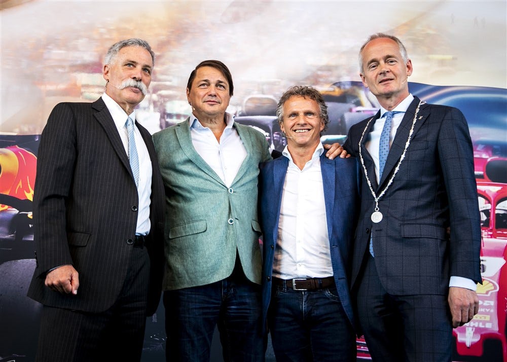 Chase Carey, Formula One Group, Hans Erik Tuijt, Heineken, Jan Lammers, sportief directeur en Niek Meijer, burgemeester Zandvoort, tijdens de persconferentie voorafgaand aan de ondertekening van de overeenkomst van de Grand Prix op racecircuit Zandvoort. Foto: ANP