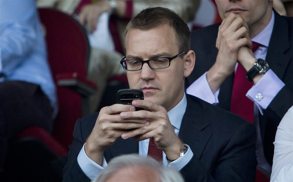 Daniel Kretinsky op de tribune bij Sparta Praag. Foto: EPA.