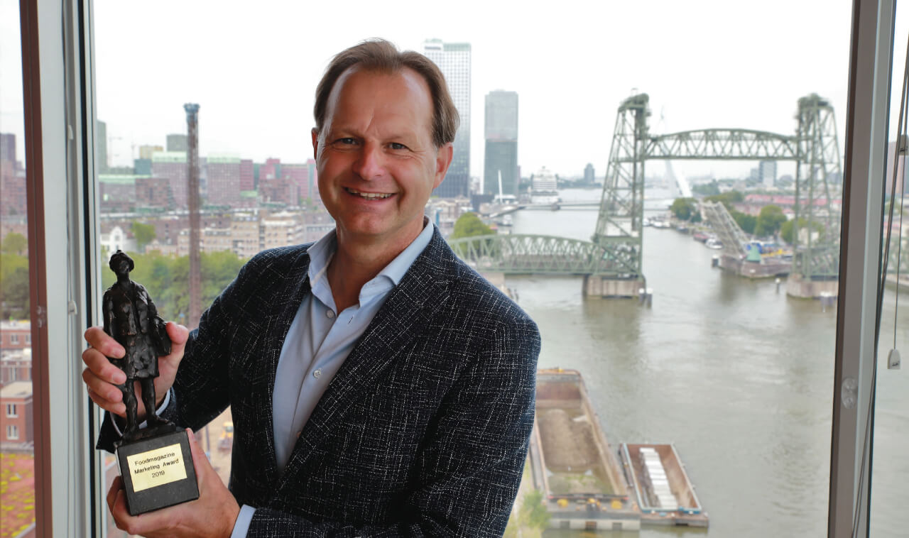 <h1>Unilever profiteerde van goede zomer in 2018</h1><h2>Fred van Beek van Unilever met de award</h2><br />Foto's: Michel Zoeter