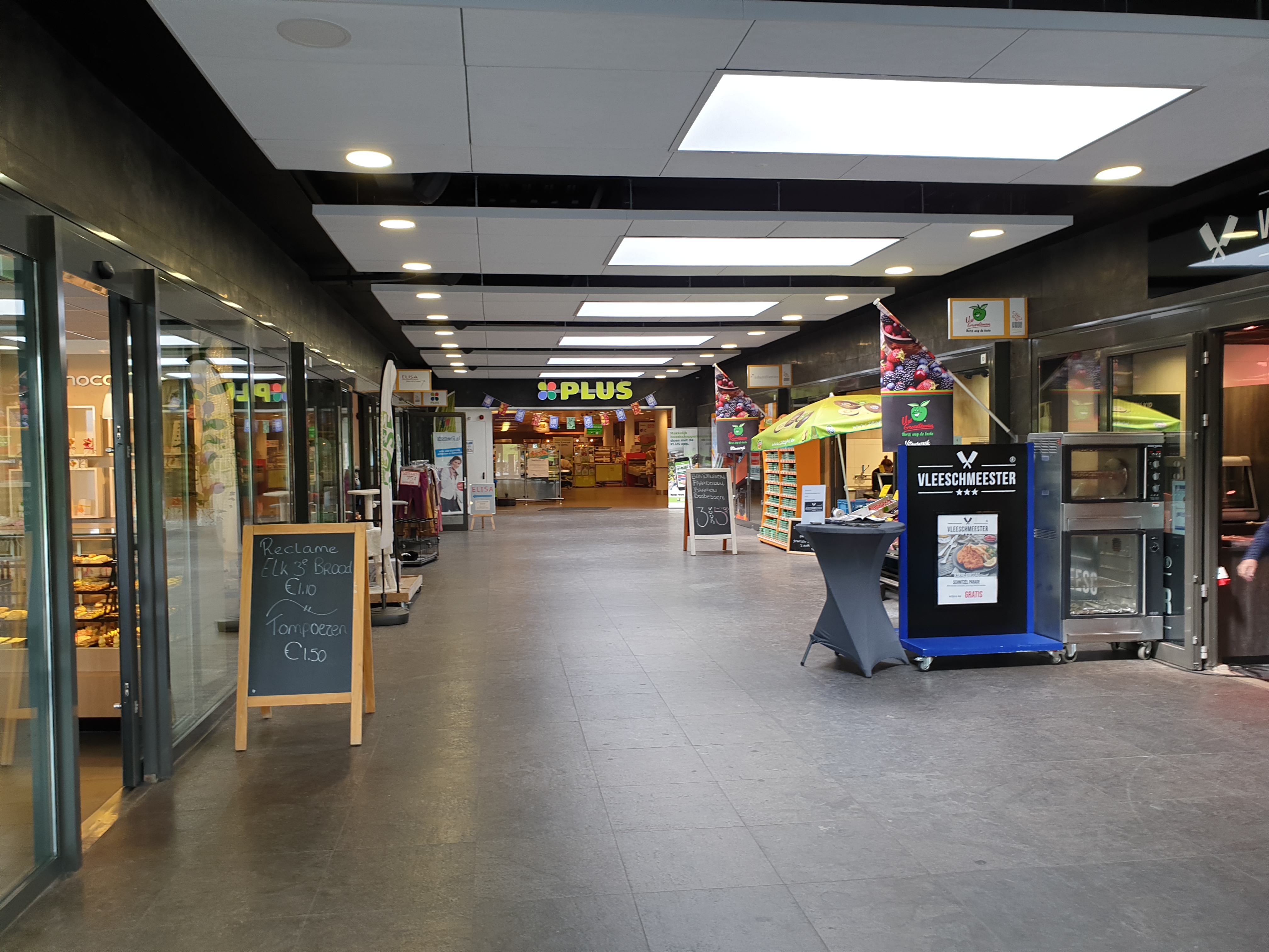 <h2>AH'er Van der Poel ziet wel brood in noodlijdende winkel. Foto: Distrifood</h2>