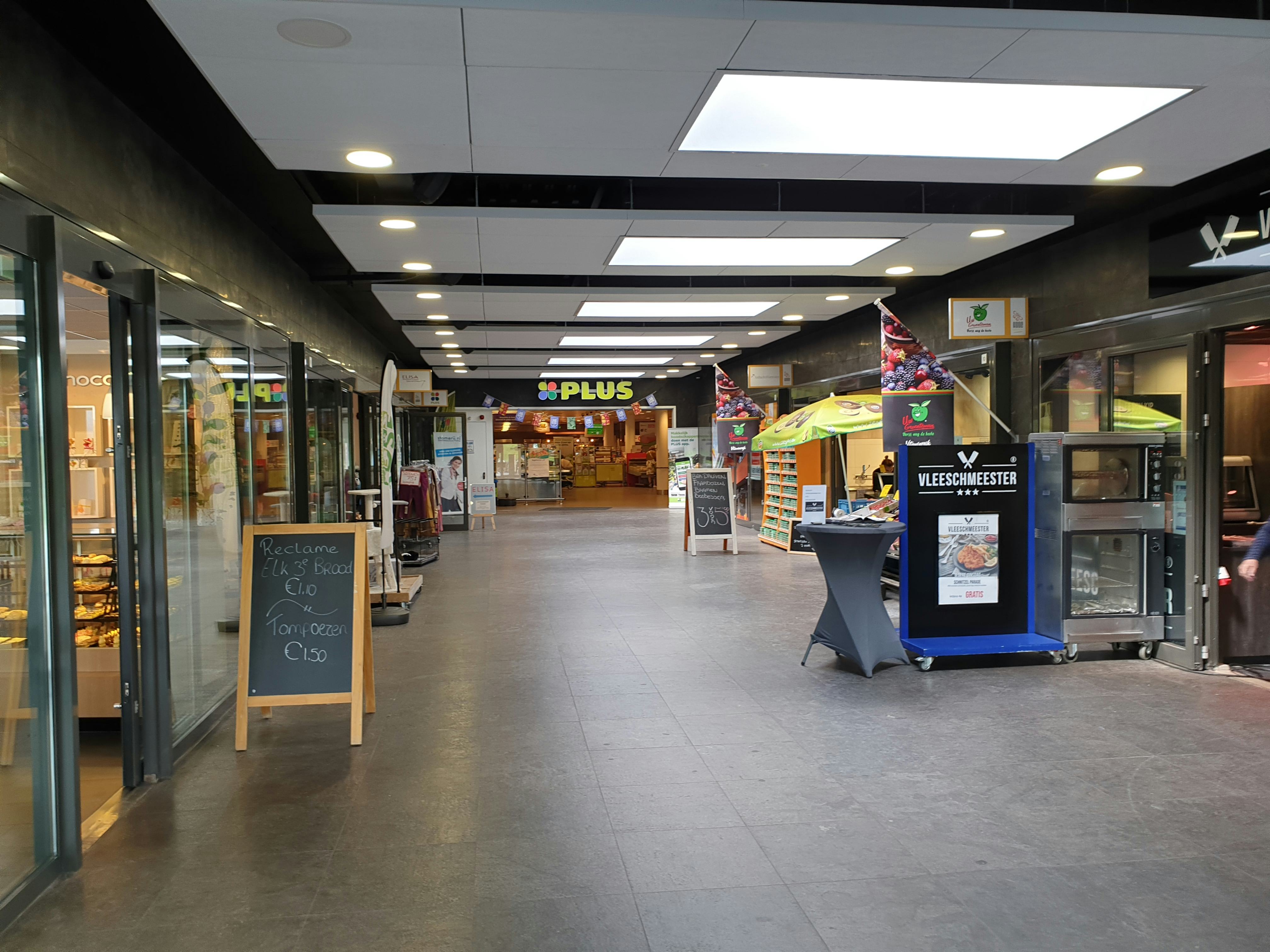 <h2>AH'er Van der Poel ziet wel brood in noodlijdende winkel. Foto: Distrifood</h2>