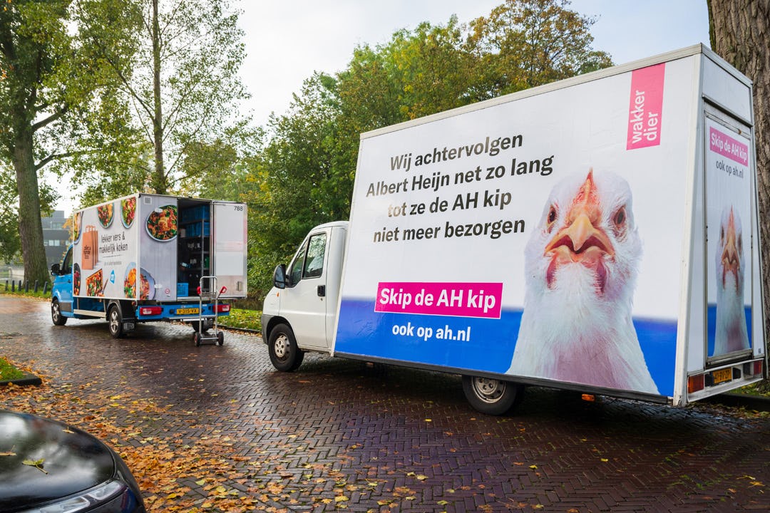 Foto van een eerdere actie van Wakker Dier gericht tegen Albert Heijn.